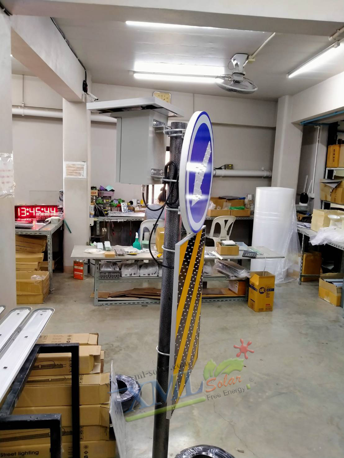 ป้ายไฟเตือนทางออกโซล่าเซลล์ (ไม่รวมเสา)