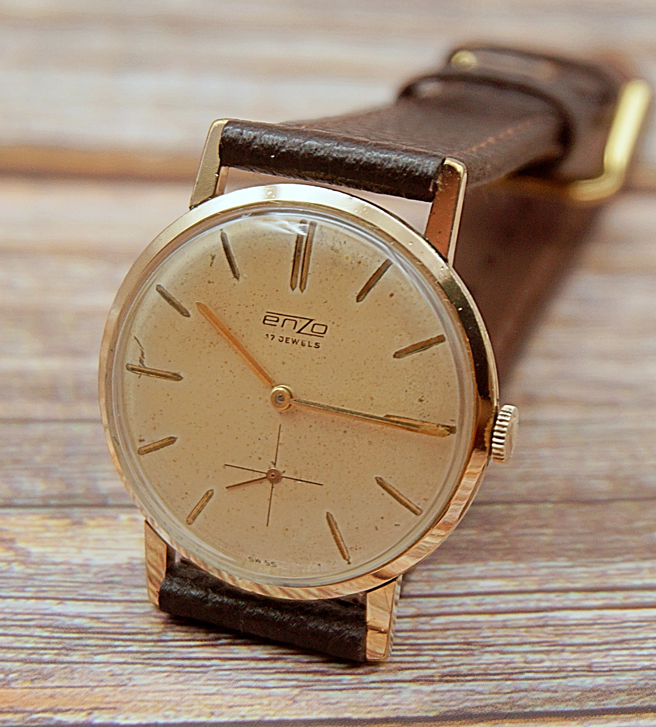 นาฬิกาเก่า ENZO ไขลานสองเข็มครึ่ง
