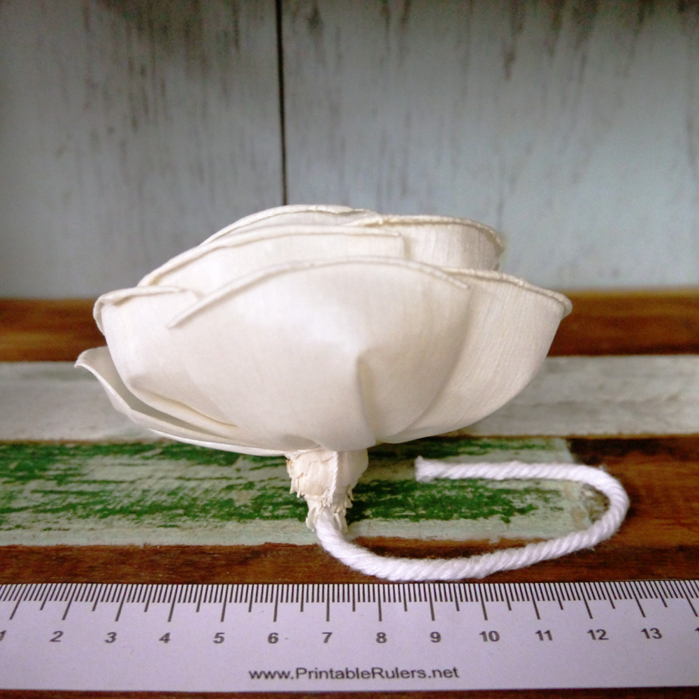 ดอกกุหลาบ 9cm ติดเชือก