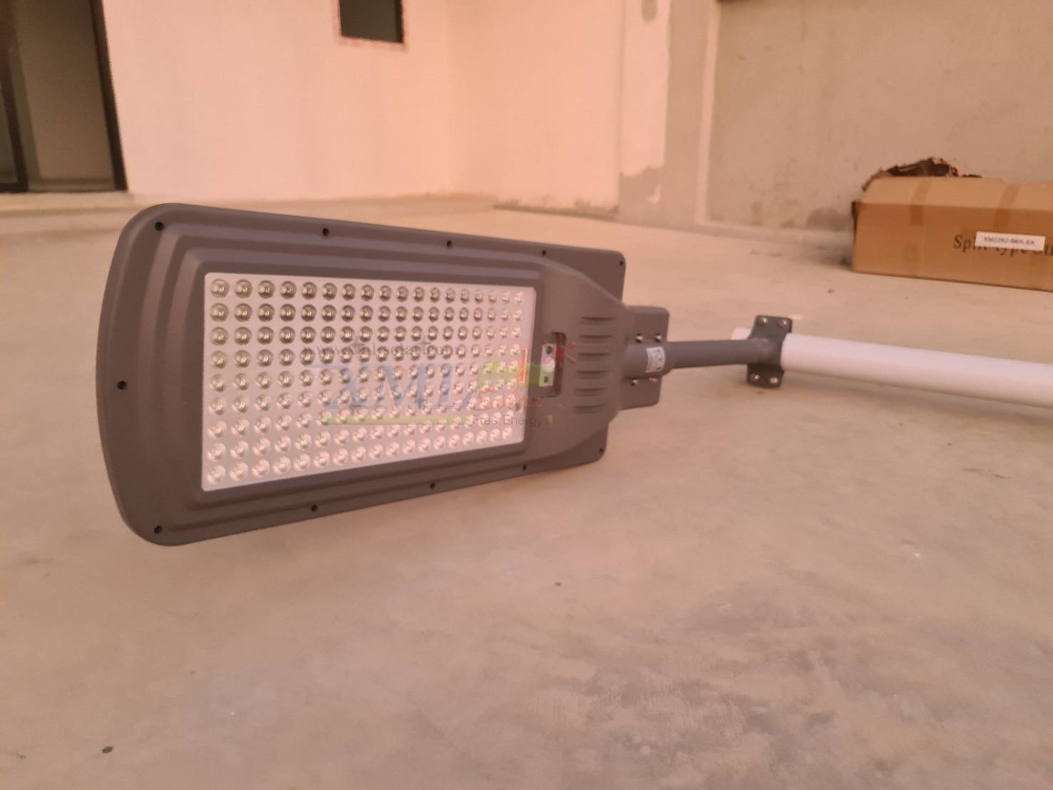 โคมไฟถนนโซล่าเซลล์ Modi x XML รุ่น MD-SLT17-400W (แสง : ขาว)(Motion sensor + สว่างค้าง)