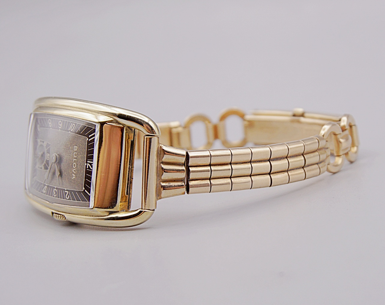 นาฬิกาเก่า BULOVA ไขลานสองเข็มครึ่ง พร้อมกล่อง