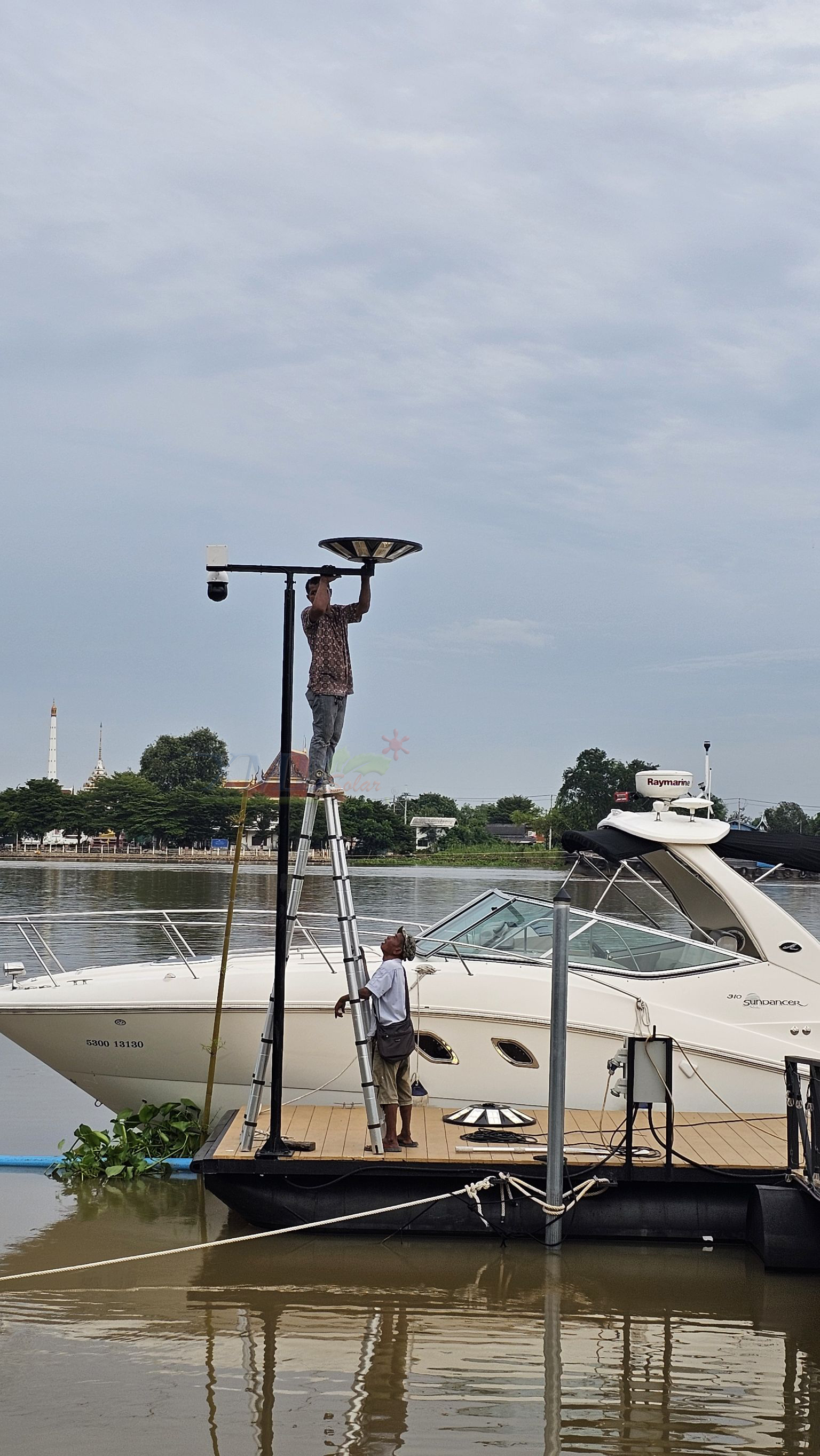 โคมไฟโซล่าเซลล์ UFO ทรงกลม (ขนาดใหญ่สุด 75 ซม.) (เปิดได้ 3 แสง) รุ่น MD-SLT38-500W