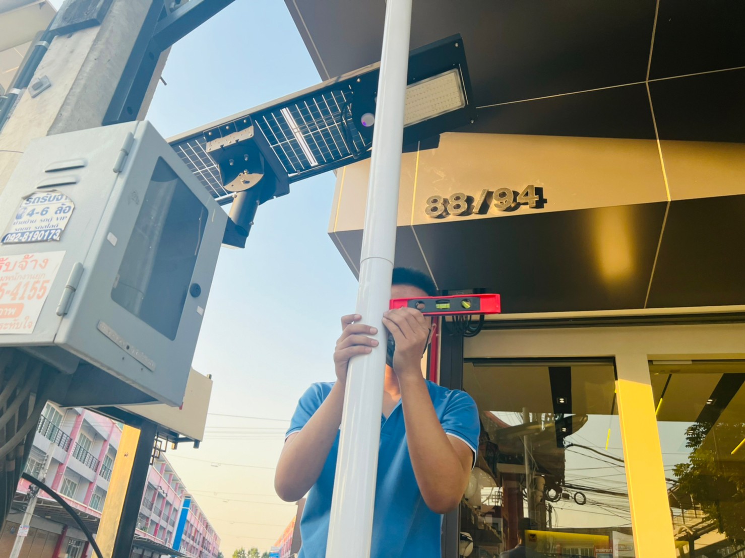 เสาไฟสนาม เหล็กพ่นสีขาว ฐานสีน้ำเงิน สูง 6 เมตร (ปลาย 3 นิ้ว)