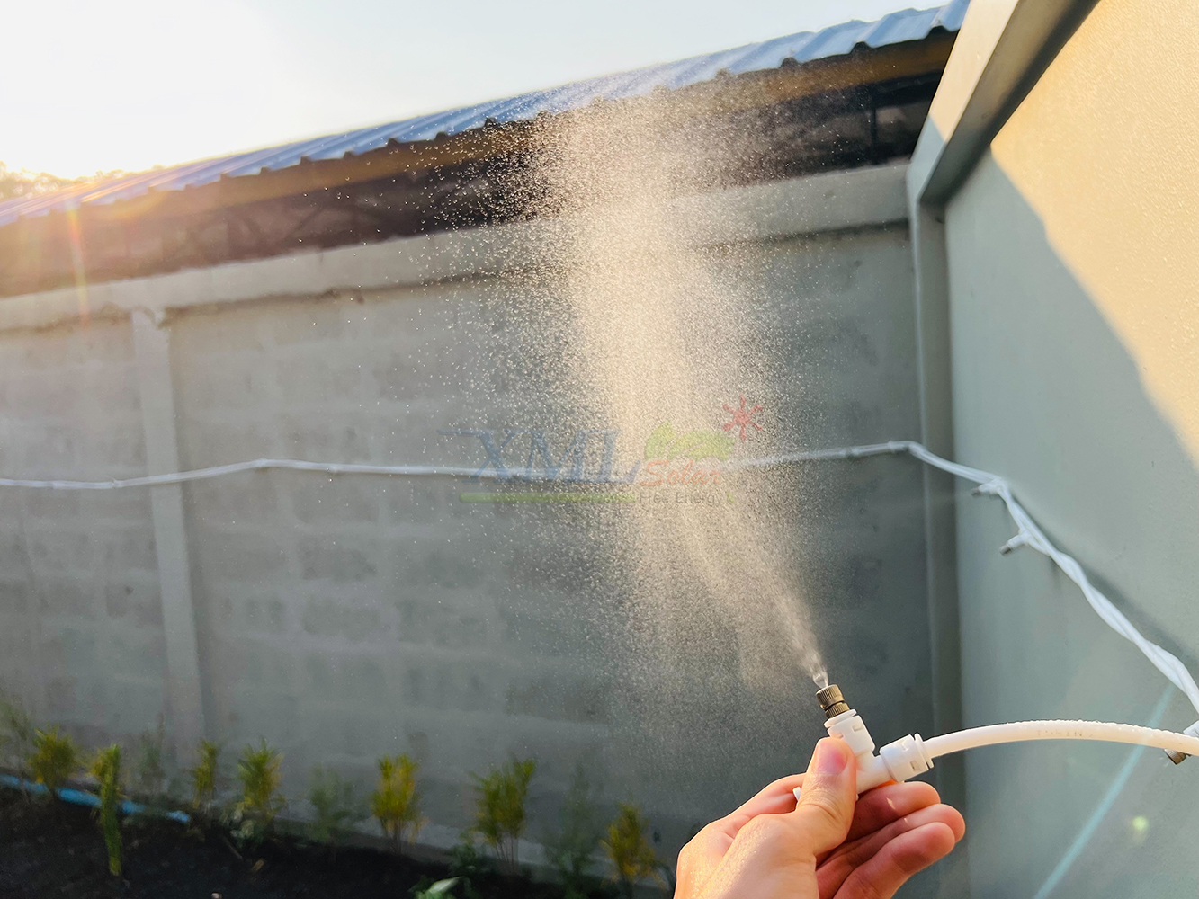 ชุดพ่นหมอก รดน้ำต้นไม้อัจฉริยะ คอนโทรลผ่านมือถือได้ (wifi) + แผงโซล่าเซลล์ 50W