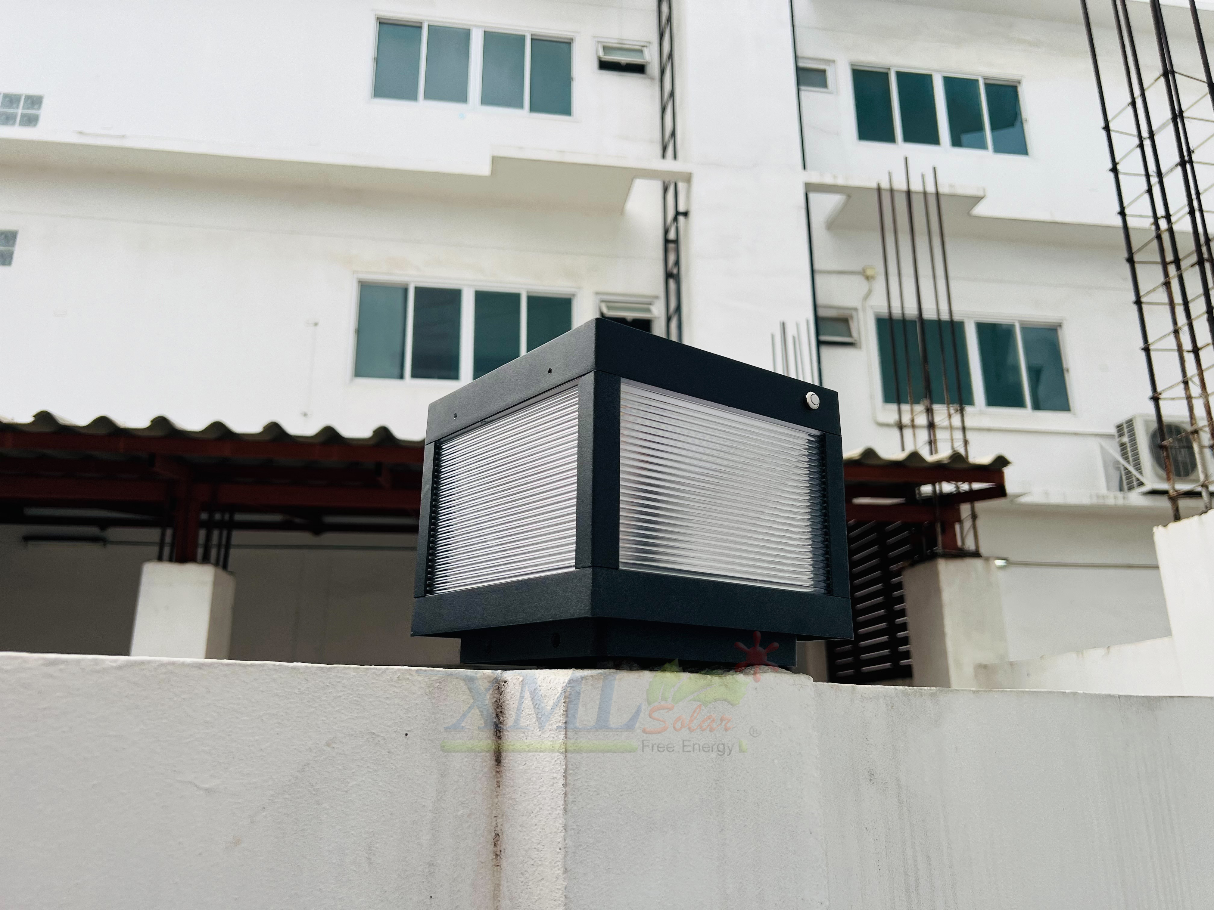 โคมไฟหัวเสาโซล่าเซลล์ ทรงสี่เหลี่ยม รุ่น TZ-3693 (เปิดได้ 2 แสง)