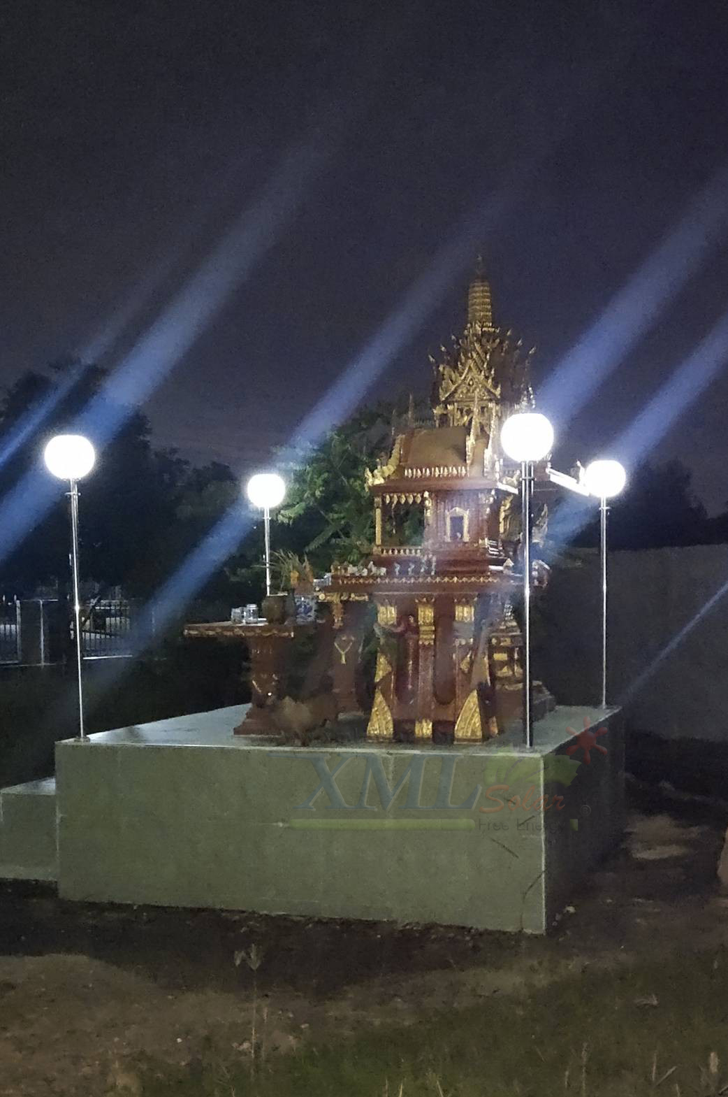 โคมไฟหัวเสาโซล่าเซลล์ ทรงกลมฐานสเเตนเลส (25 ซม.) + Remote (เปิดได้ 3 แสง)+AC