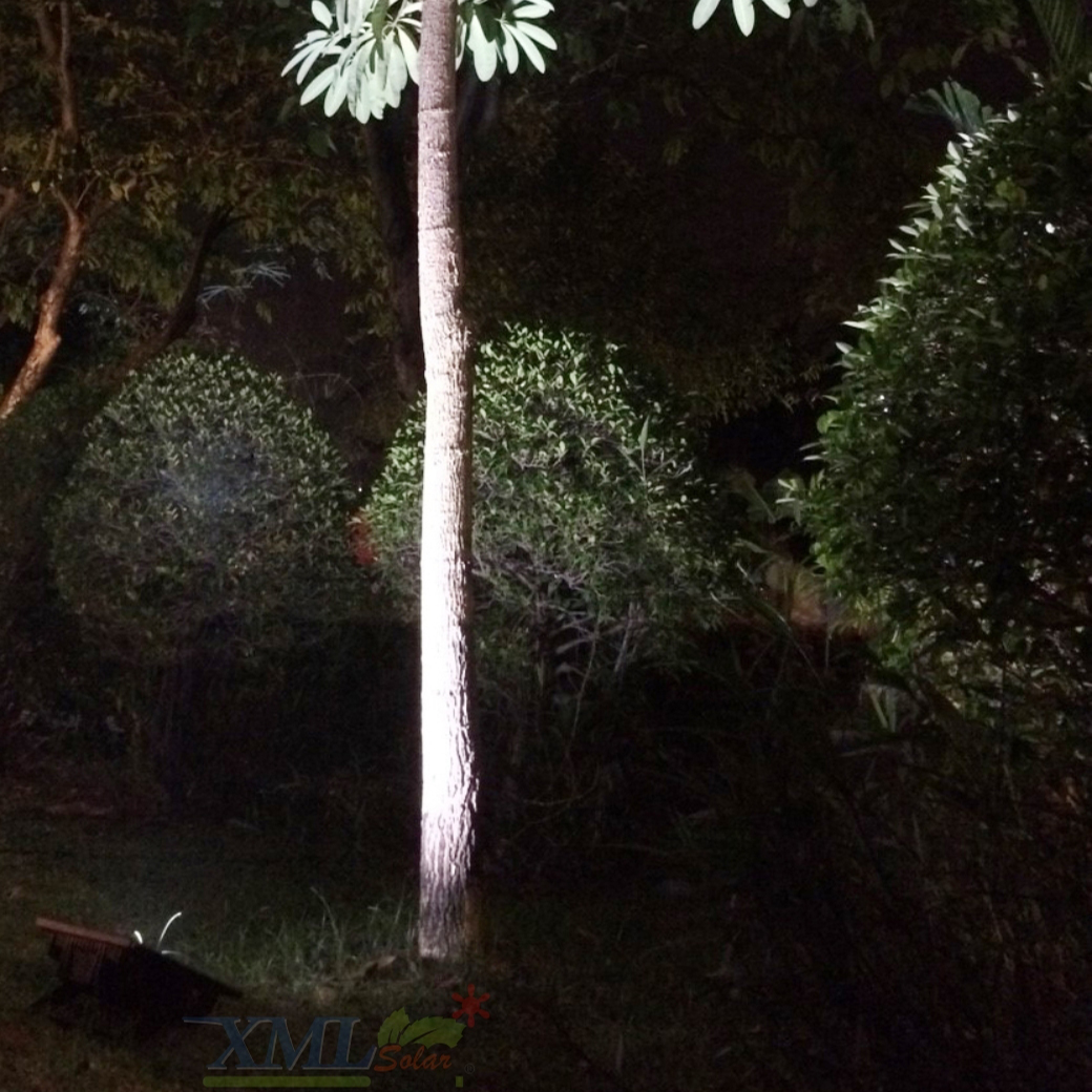 ไฟสปอตไลท์โซล่าเซลล์ 200 W. รุ่น Modi x XML ไซต์ใหญ่ (เเสง : ขาว)