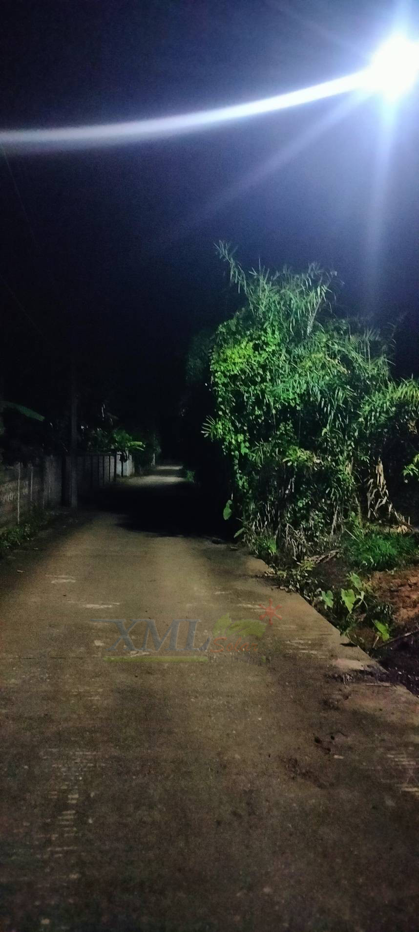 โคมไฟถนนโซล่าเซลล์ 400W รุ่น MD-SLT30-400W (แสง : ขาว)