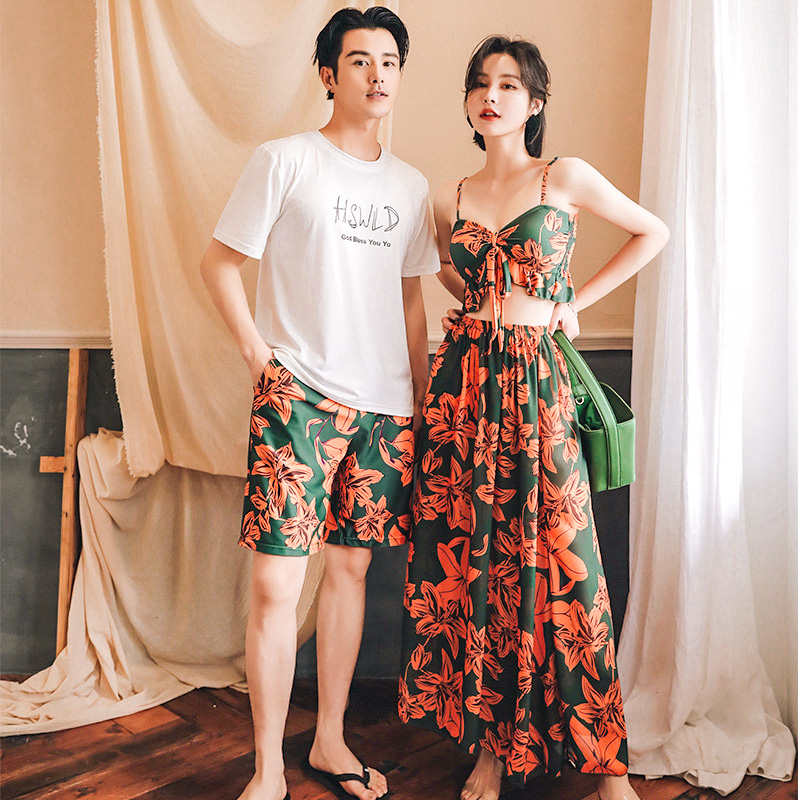 ชุดว่ายน้ำ ชุดว่ายน้ำคู่ ชุดไปทะเล สีเขียวลายดอกสีส้ม
