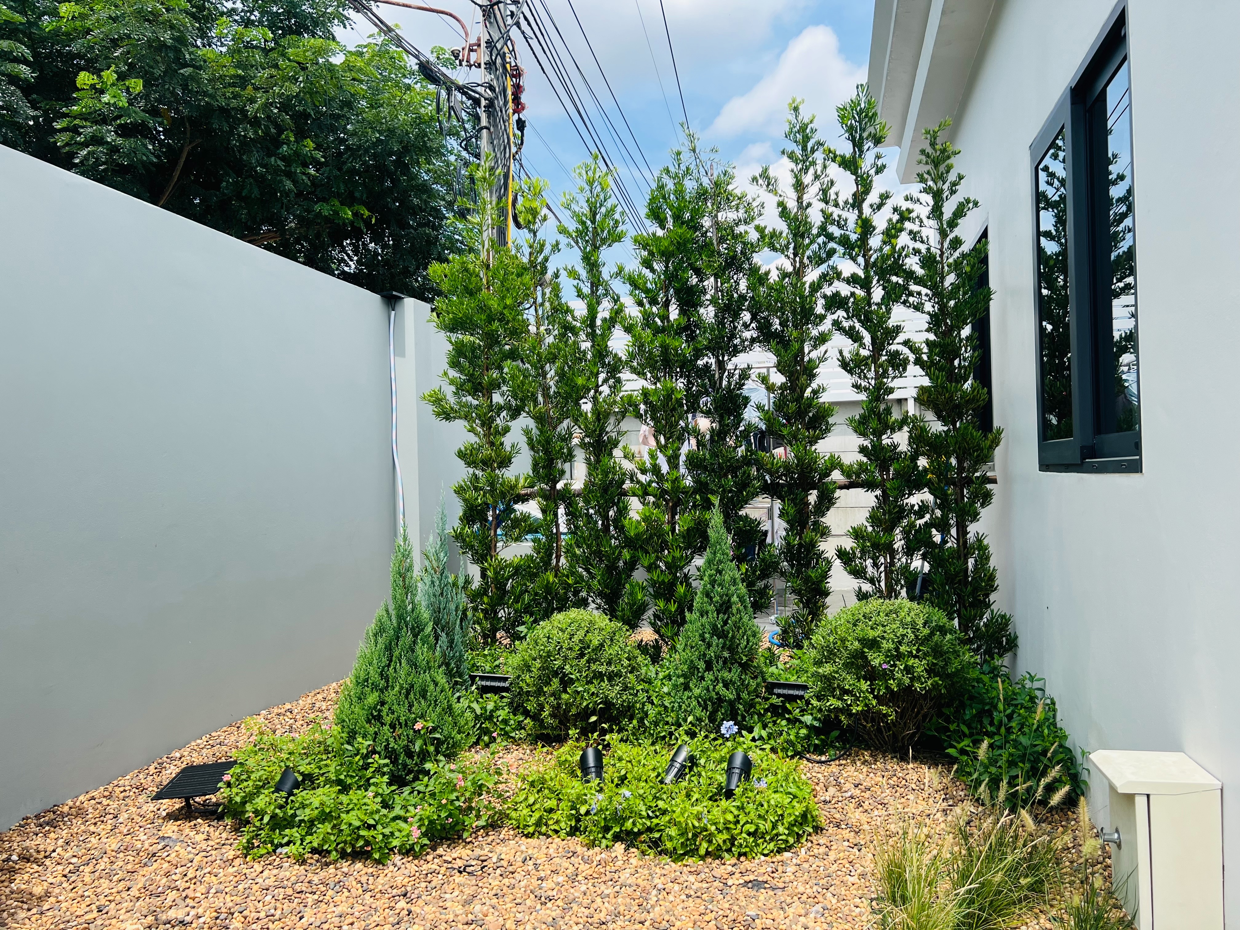 โคมไฟปักสนามโซล่าเซลล์ แพ็ค 4 ดวง รุ่น MD-SSL88 (แสง : เหลืองวอมไวท์)