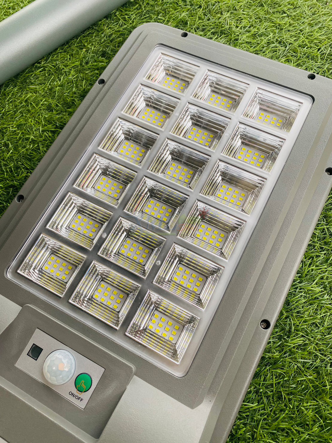 โคมไฟถนนโซล่าเซลล์ XML-Solar 200W (แสง : ขาว)(สว่างค้าง)