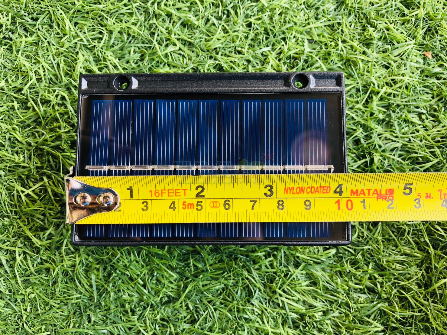 ไฟผนังโซล่าเซลล์ติดสันกำเเพง รุ่น MD-SWL (เเสง : เหลืองวอมไวท์)(1 เเถม 1)