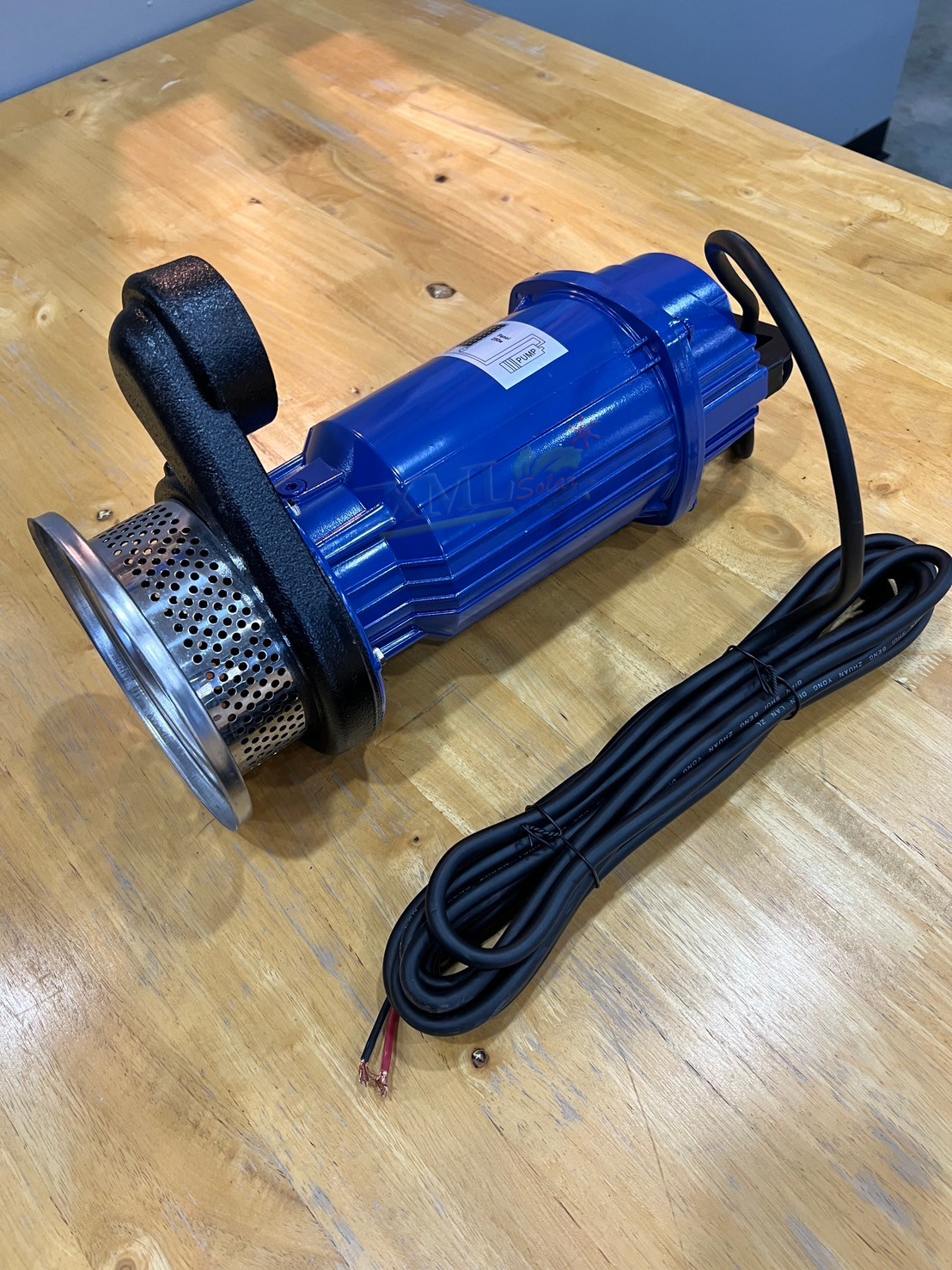 ปั๊มแช่อลูมิเนียม รุ่นสีน้ำเงิน 600W (ท่อ 2 นิ้ว) + เเผงโซล่าเซลล์ 450W (2 แผง)