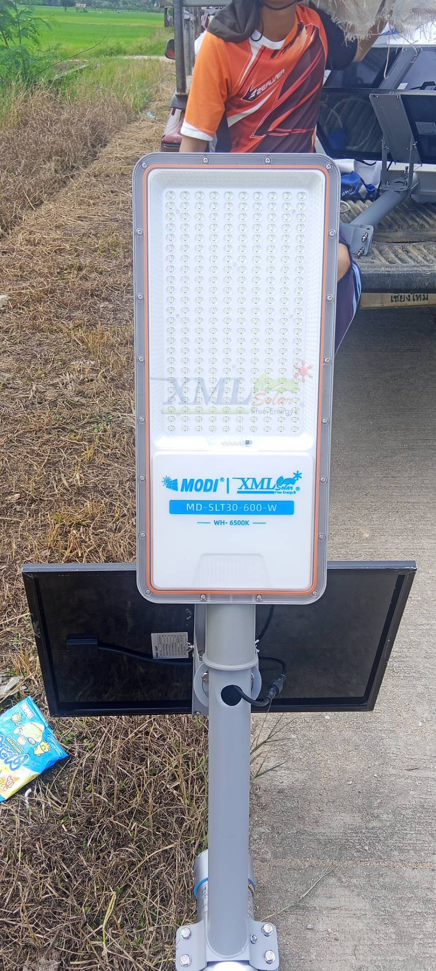 โคมไฟถนนโซล่าเซลล์ 600W รุ่น MD-SLT30-600W (แสง : ขาว)
