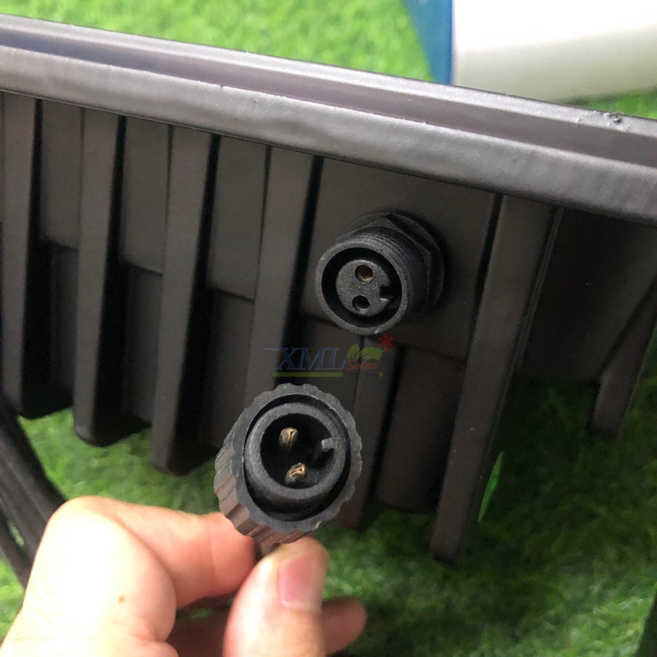 สปอร์ตไลท์โซล่าเซลล์ 500 W. รุ่นใหม่ JD8500L (แสง : ขาว)