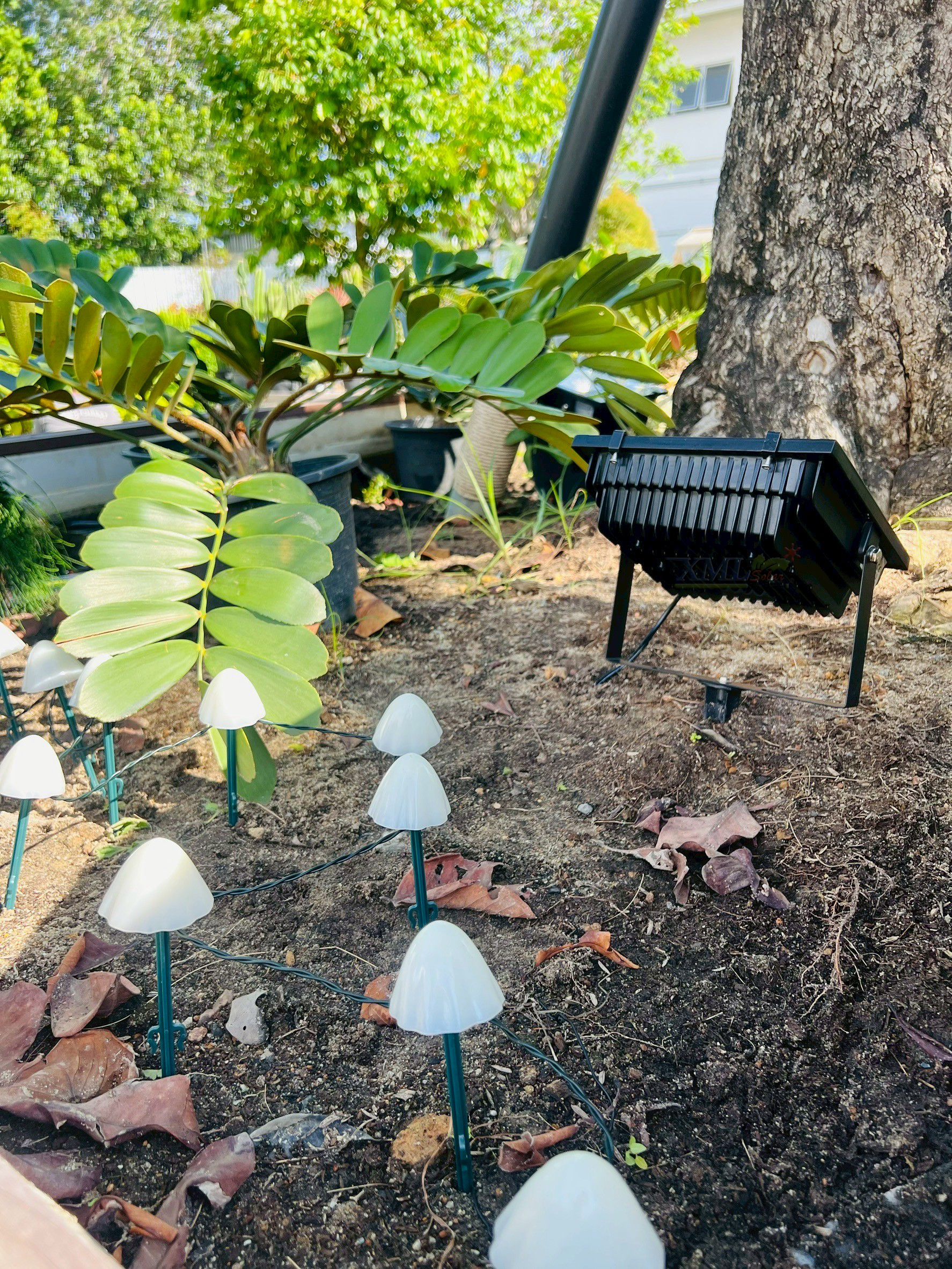 ไฟปักสนามโซล่าเซลล์ รูปเห็ด