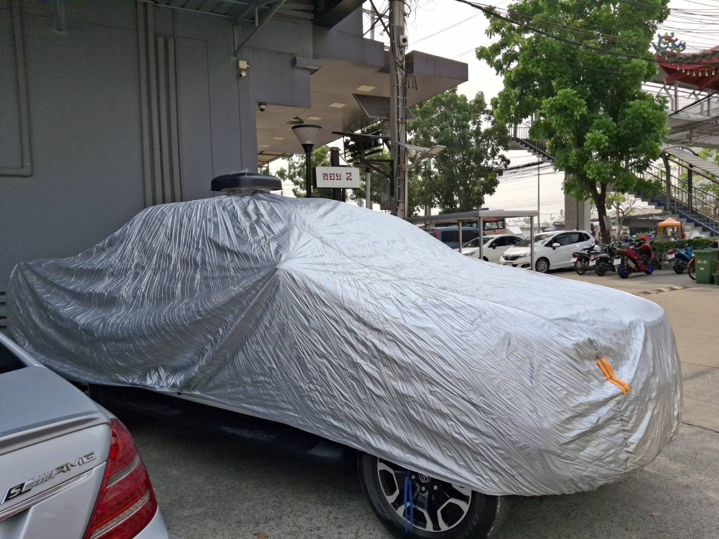 ชุดผ้าคลุมรถยนต์โซล่าเซลล์ ไซต์ 3XXL สำหรับรถขนาดกลาง