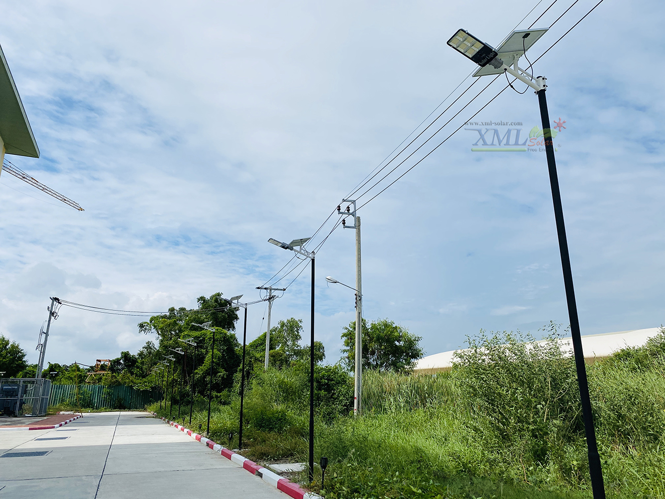 โคมไฟถนนโซล่าเซลล์ 200 W. รุ่น 2 แสง (แสง : ขาว+เหลืองวอมไวท์)