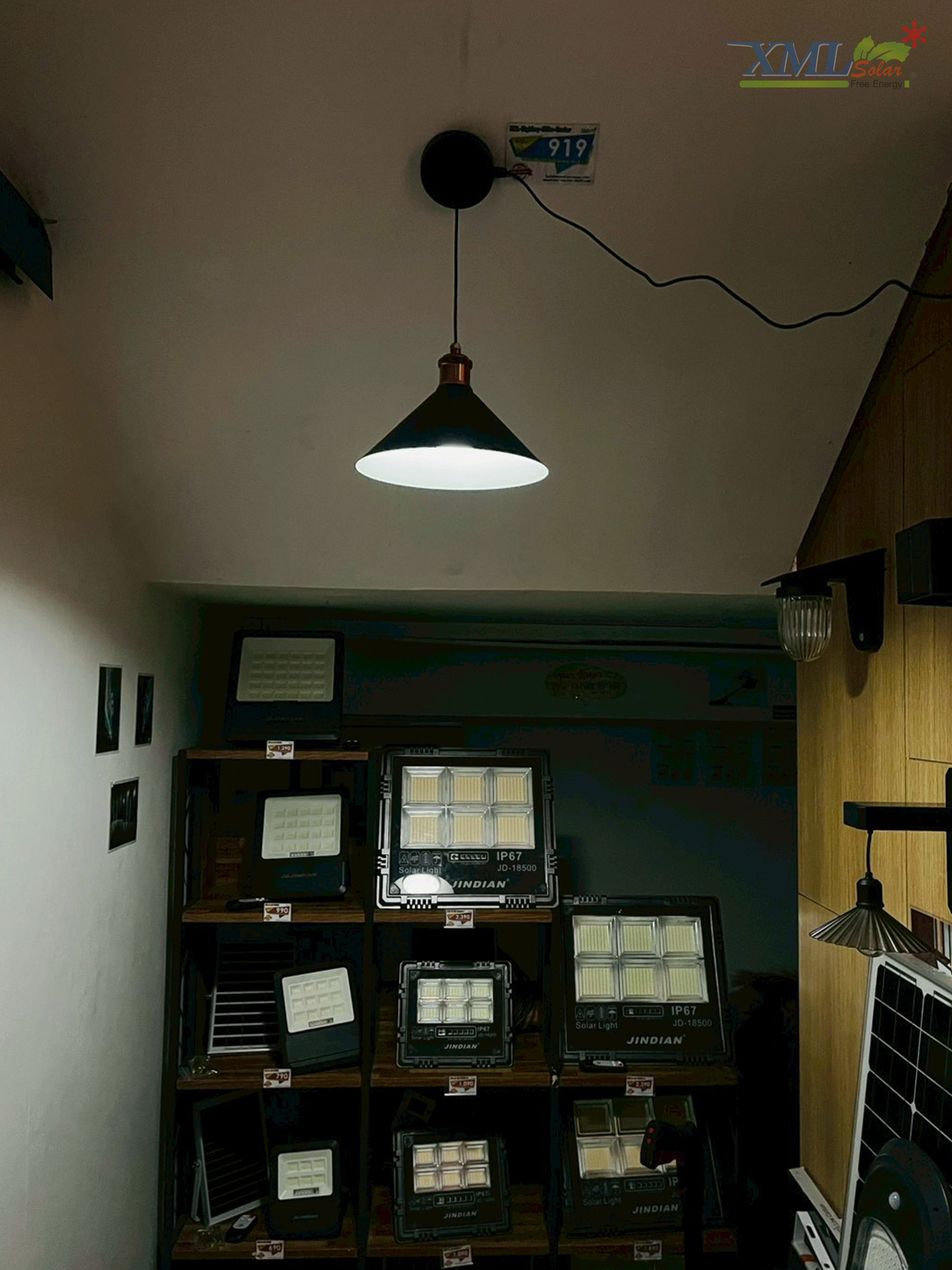 โคมไฟโซล่าเซลล์ ติดเพดาน รุ่น LSXML-241-A (เปิดได้ 2 แสง)