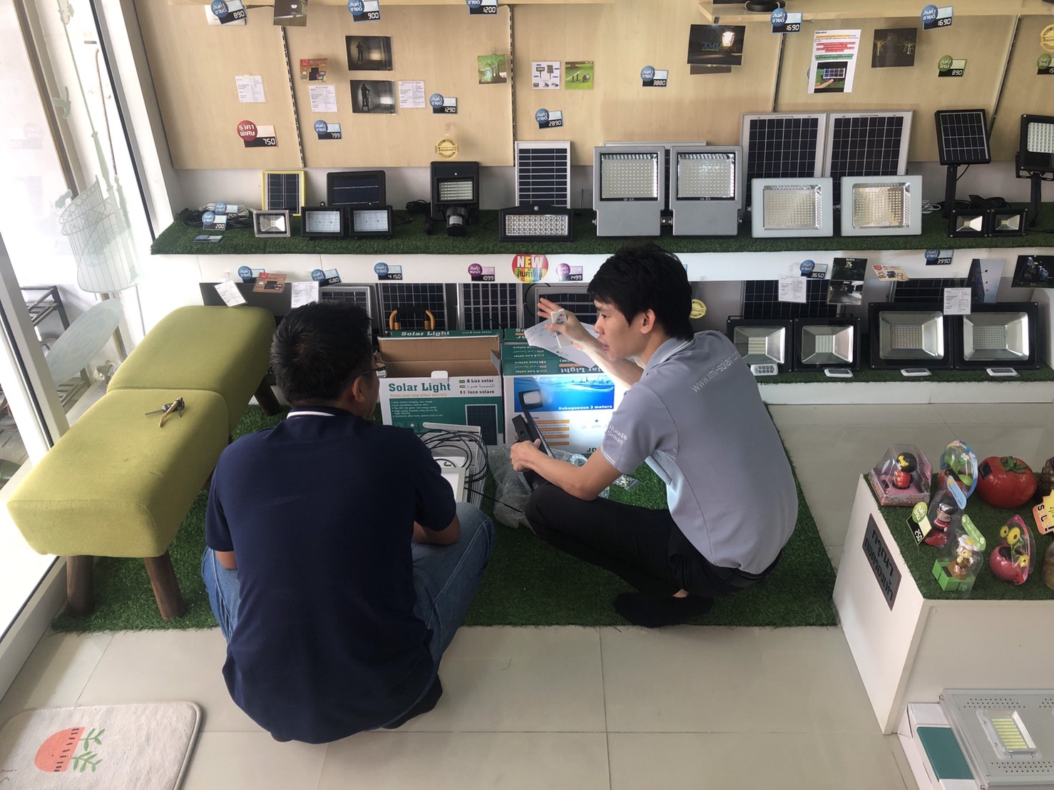 สปอร์ตไลท์โซล่าเซลล์ 300 W. รุ่นใหม่ JD8300L (แสง : เหลืองวอมไวท์) สำเนา