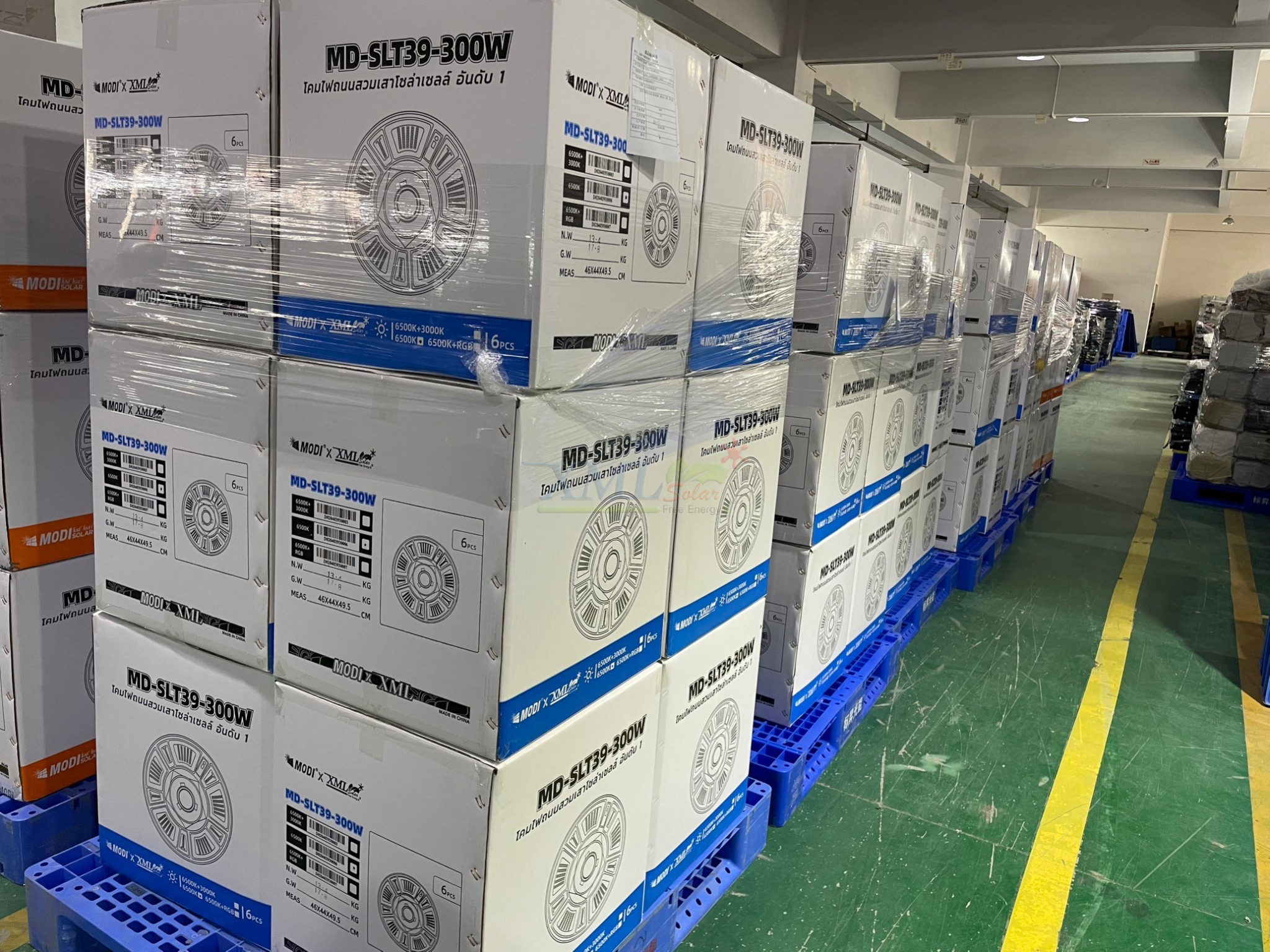 ชุดเสาพร้อมโคม SET A (โคมไฟโซล่าเซลล์ UFO SLT39-300W + เสาเหล็กดำสูง 2.82 เมตร)(แสงขาว)