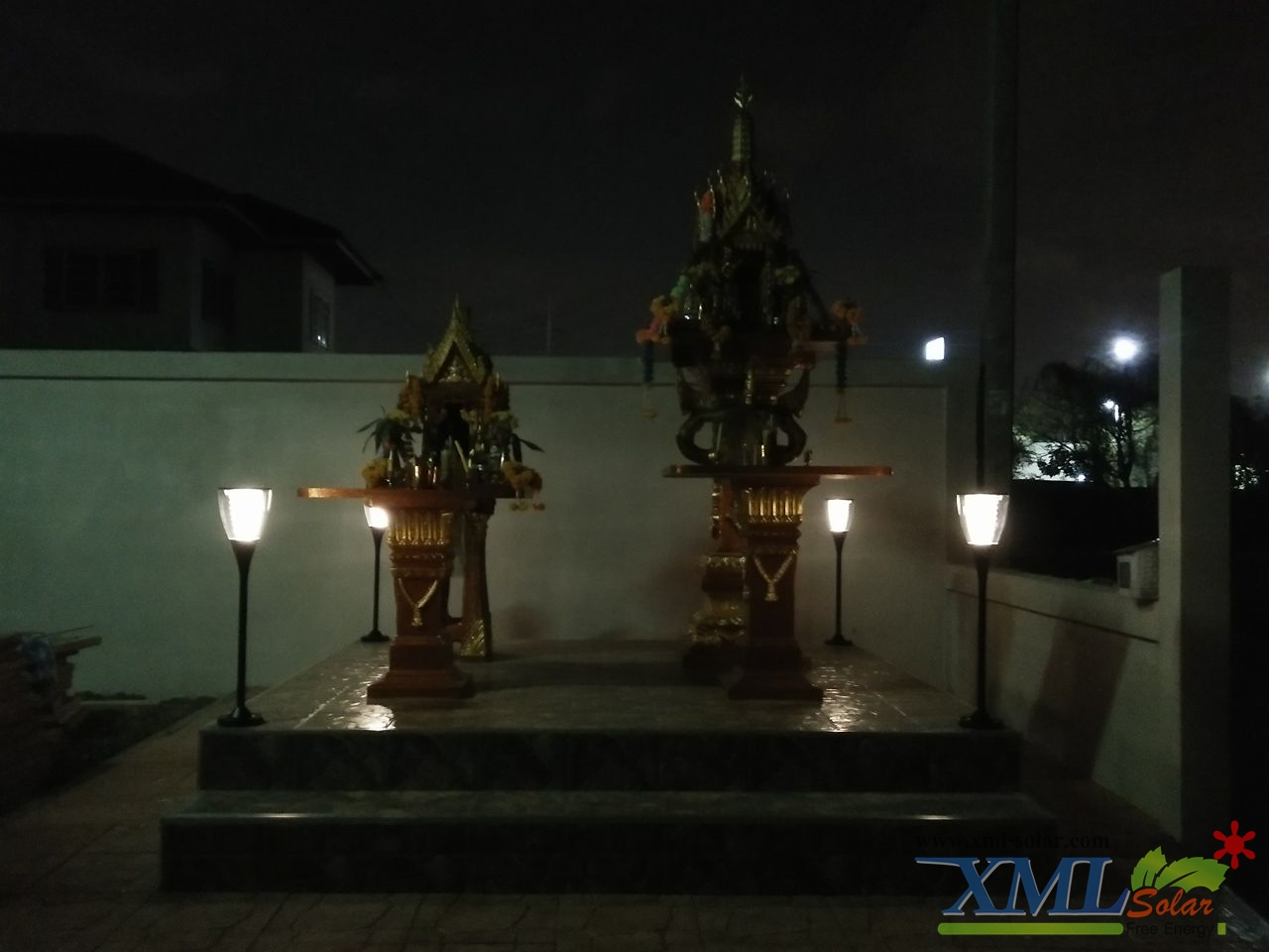 ไฟตั้งพื้นสนามโซล่าเซลล์ ทรงถ้วย (เเสง : เหลืองวอมไวท์)(1 แถม 1)