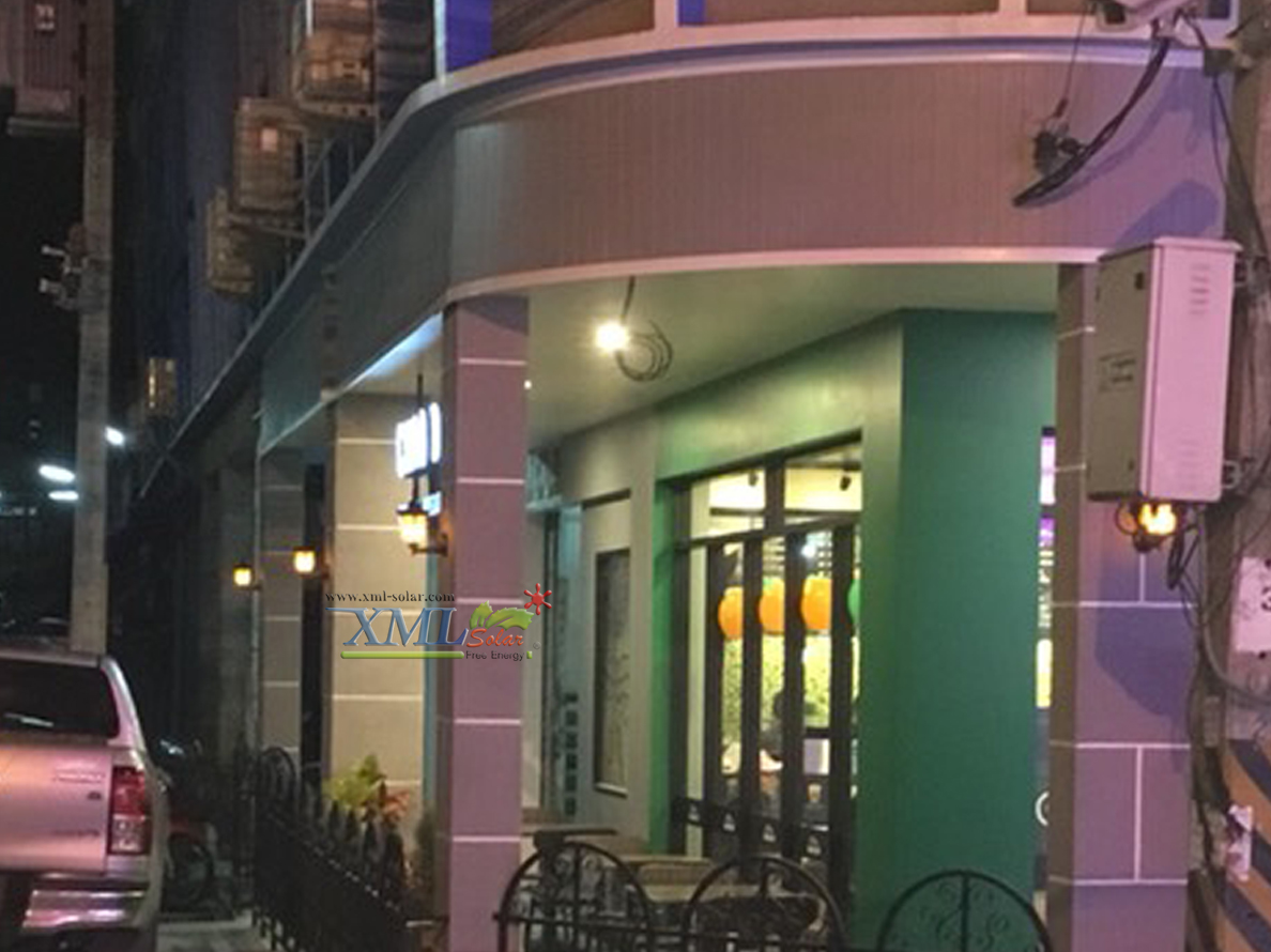 โคมไฟกิ่งโซล่าเซลล์ ทรง Modern (เเสง : เปลวไฟเหลืองวอมไวท์) 1 แถม 1