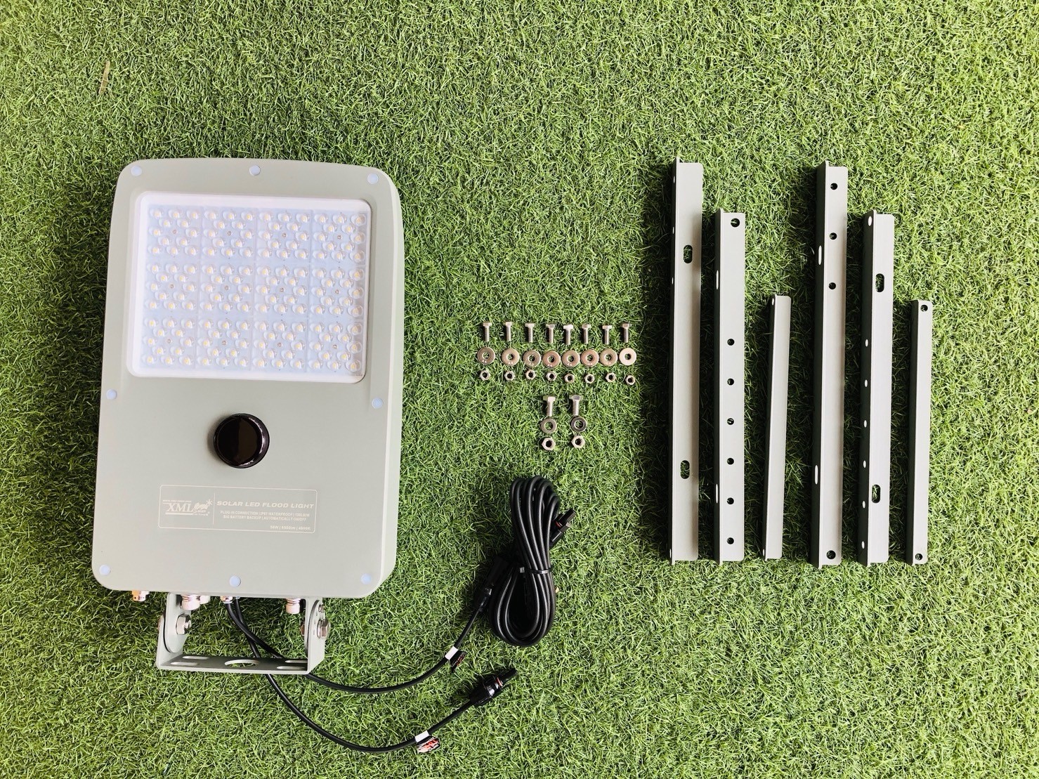 ไฟสปอตไลท์โซล่าเซลล์ 6500 Lumens. ไซต์ใหญ่ (เเสง : เหลืองวอมไวท์)