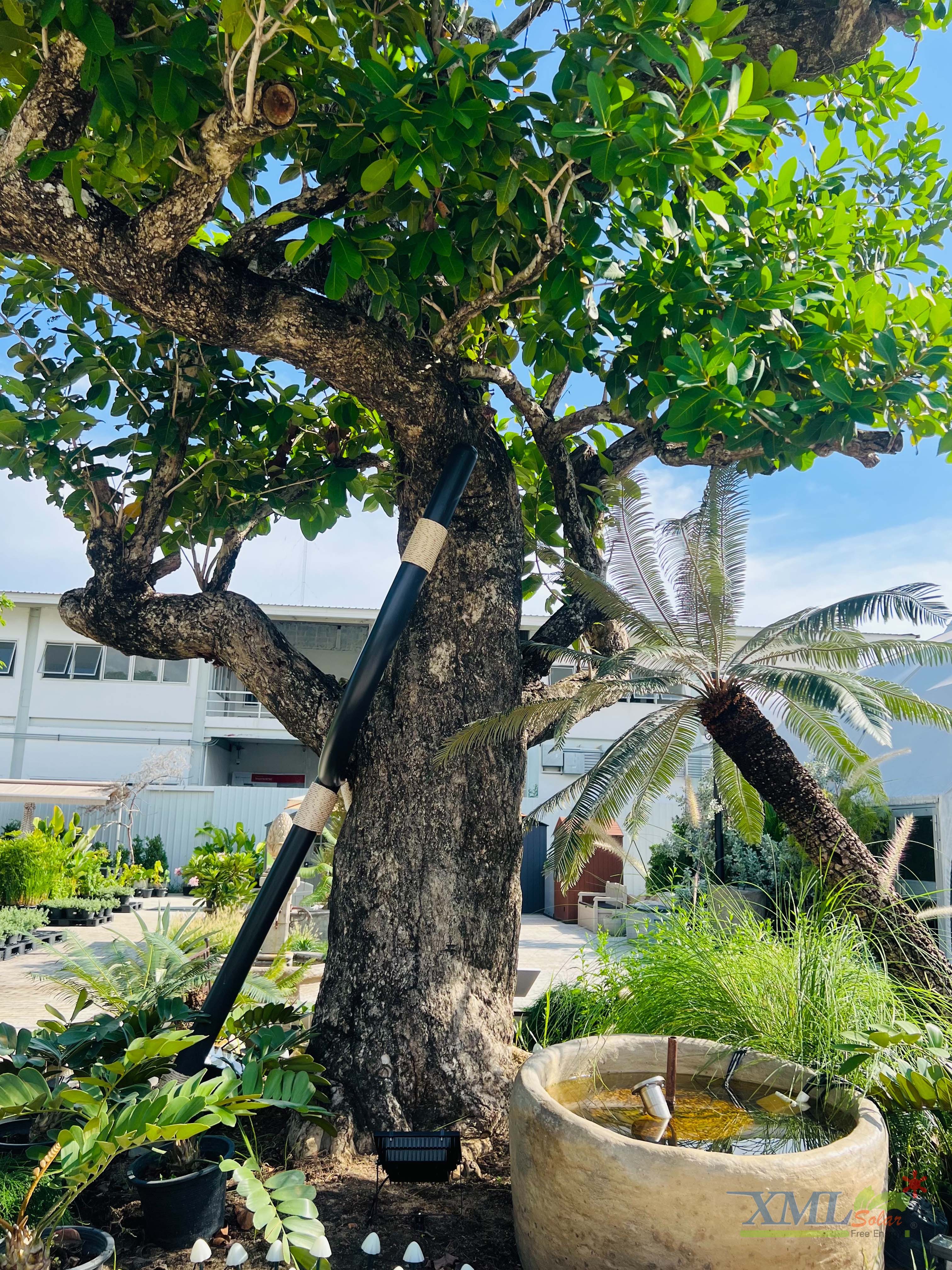 ไฟสปอตไลท์โซล่าเซลล์ 50 Watt กล่องสีน้ำตาล (เปิดได้ 3 แสง)