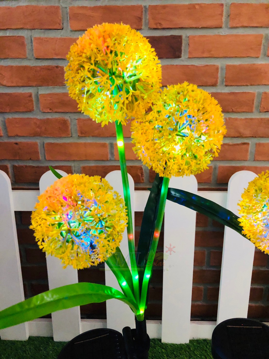 ไฟปักสนามโซล่าเซลล์ ทรงดอกไม้กลม (แสง : หลากสี)(1 แถม 1)