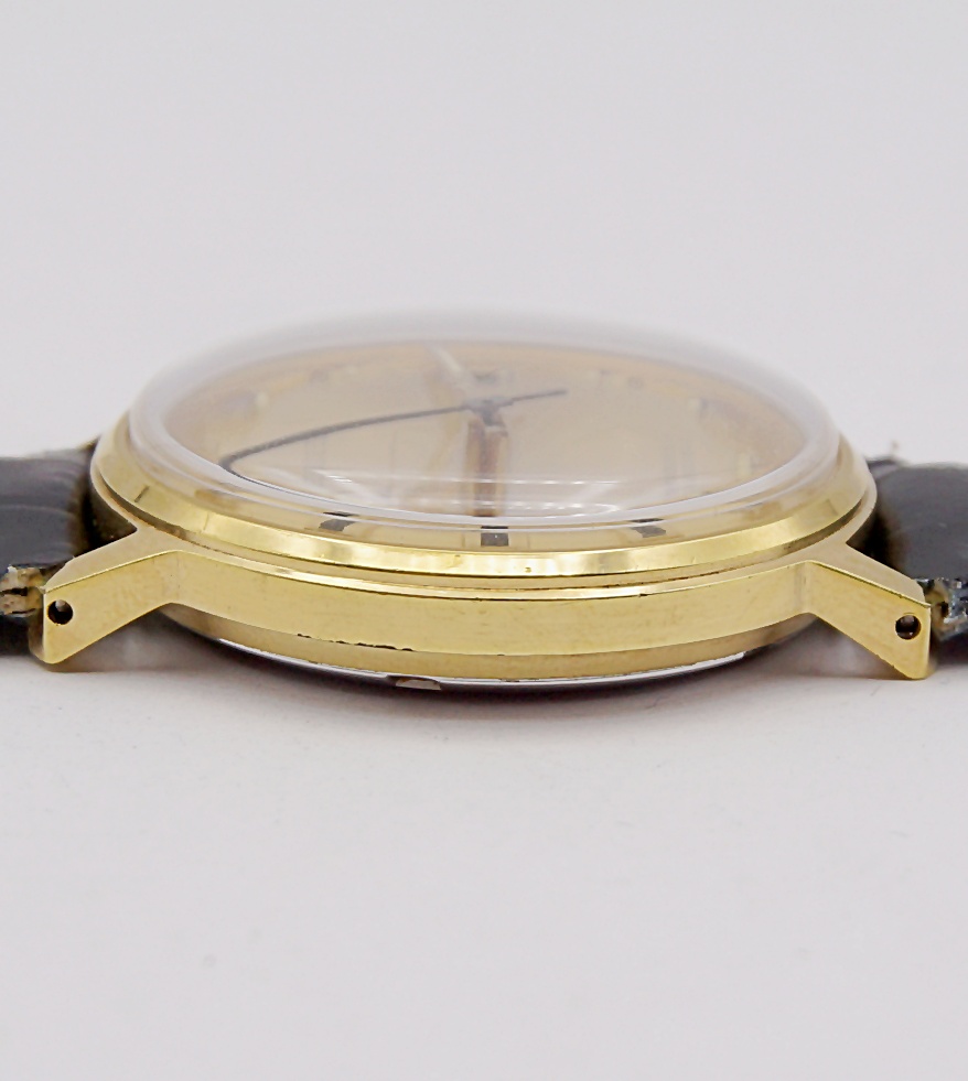 นาฬิกาเก่า NISUS ไขลาน