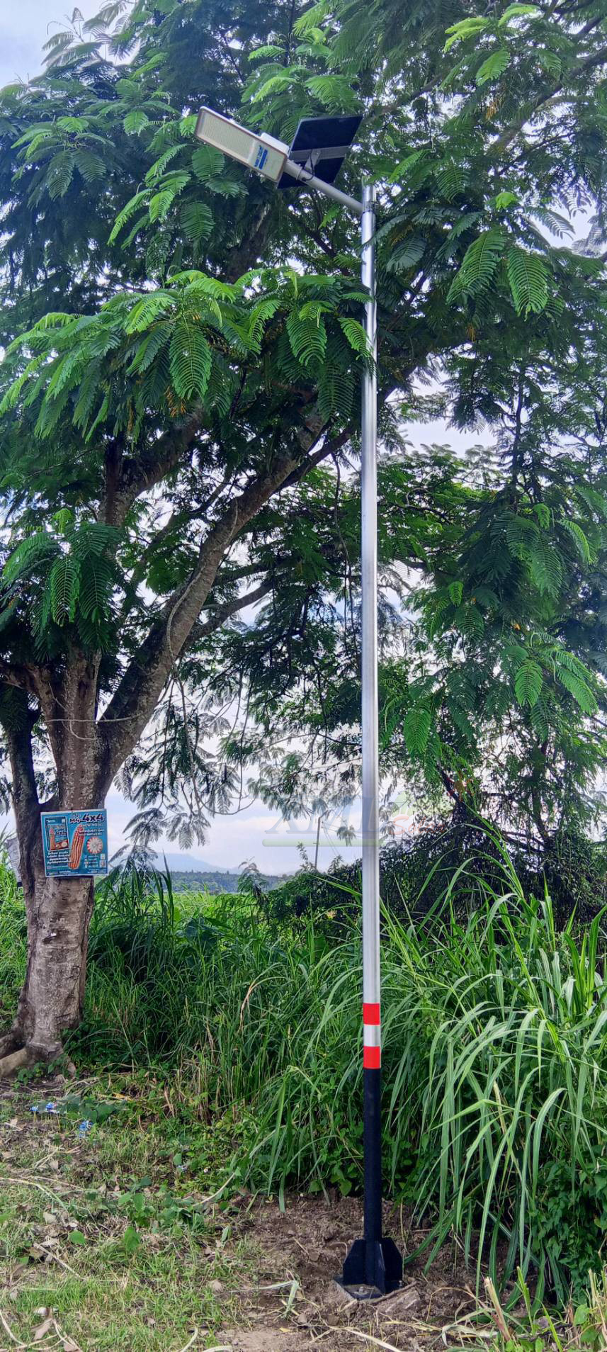 โคมไฟถนนโซล่าเซลล์ 600W รุ่น MD-SLT30-600W (แสง : ขาว)