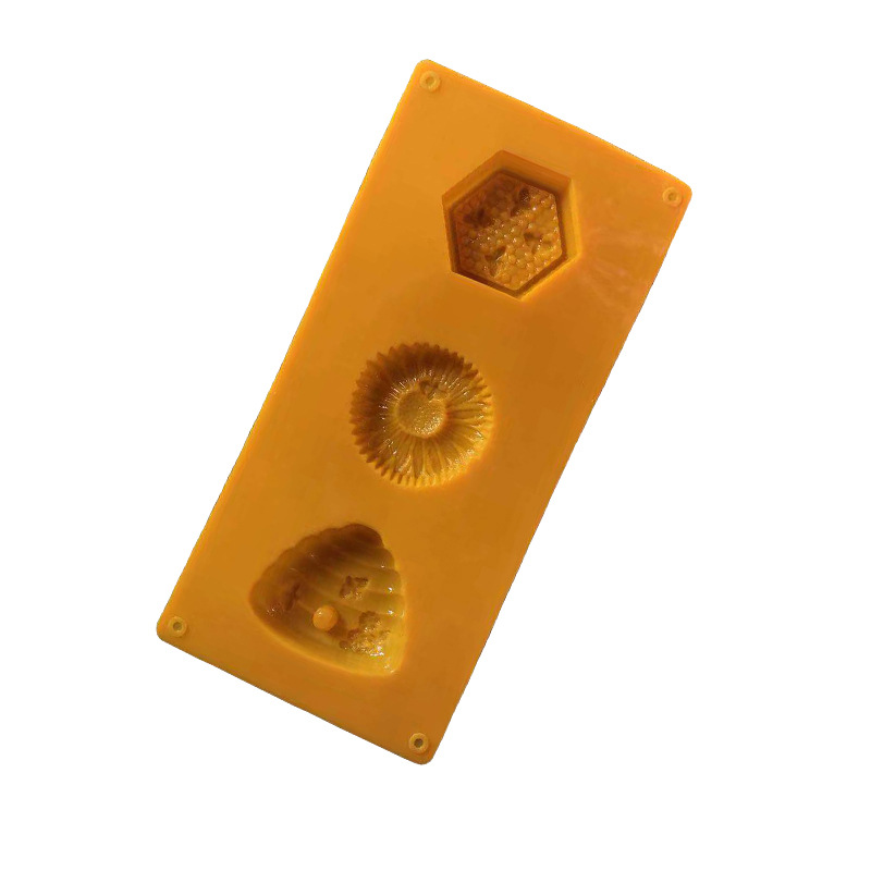 โมล(Mold) แม่พิมพ์ซิลิโคน ทำวุ้น ขนม สบู่ งานdiy รูปรังผึ้ง 3 ช่อง ( 40 G.)