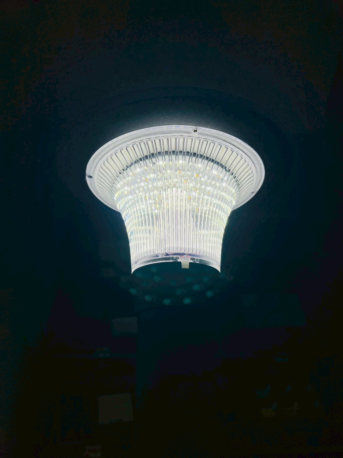 โคมไฟตั้งพื้นโซล่าเซลล์ รุ่น TC-3630C (เปิดได้ 2 แสง)