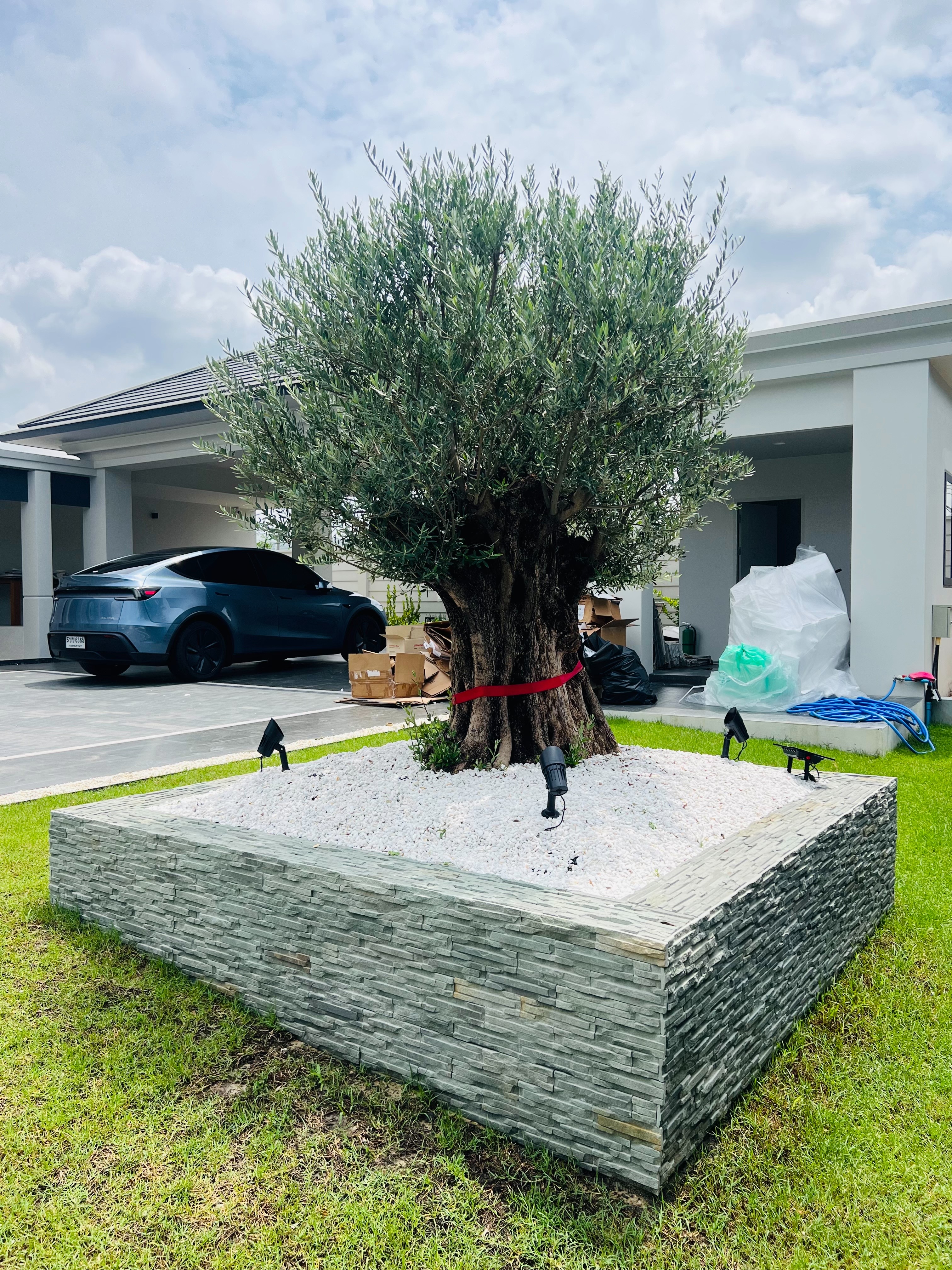 โคมไฟปักสนามโซล่าเซลล์ แพ็ค 4 ดวง รุ่น MD-SSL88 (แสง : เหลืองวอมไวท์)