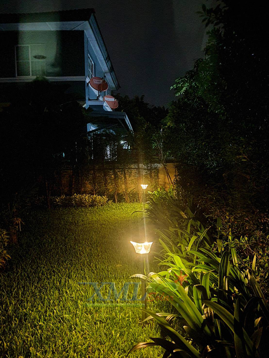 ไฟปักสนามโซล่าเซลล์ 8 Super SMD LED (แบบเหลี่ยม) สูง 80 ซม. (เเสง : เหลืองวอมไวท์)