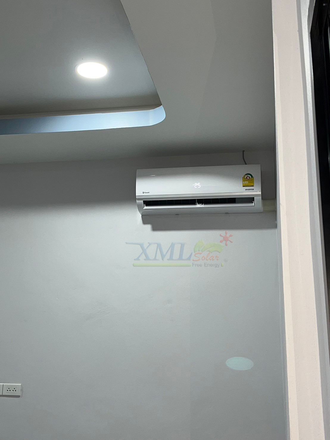 ชุดแอร์โซล่าเซลล์ TASAKI 13,000 BTU