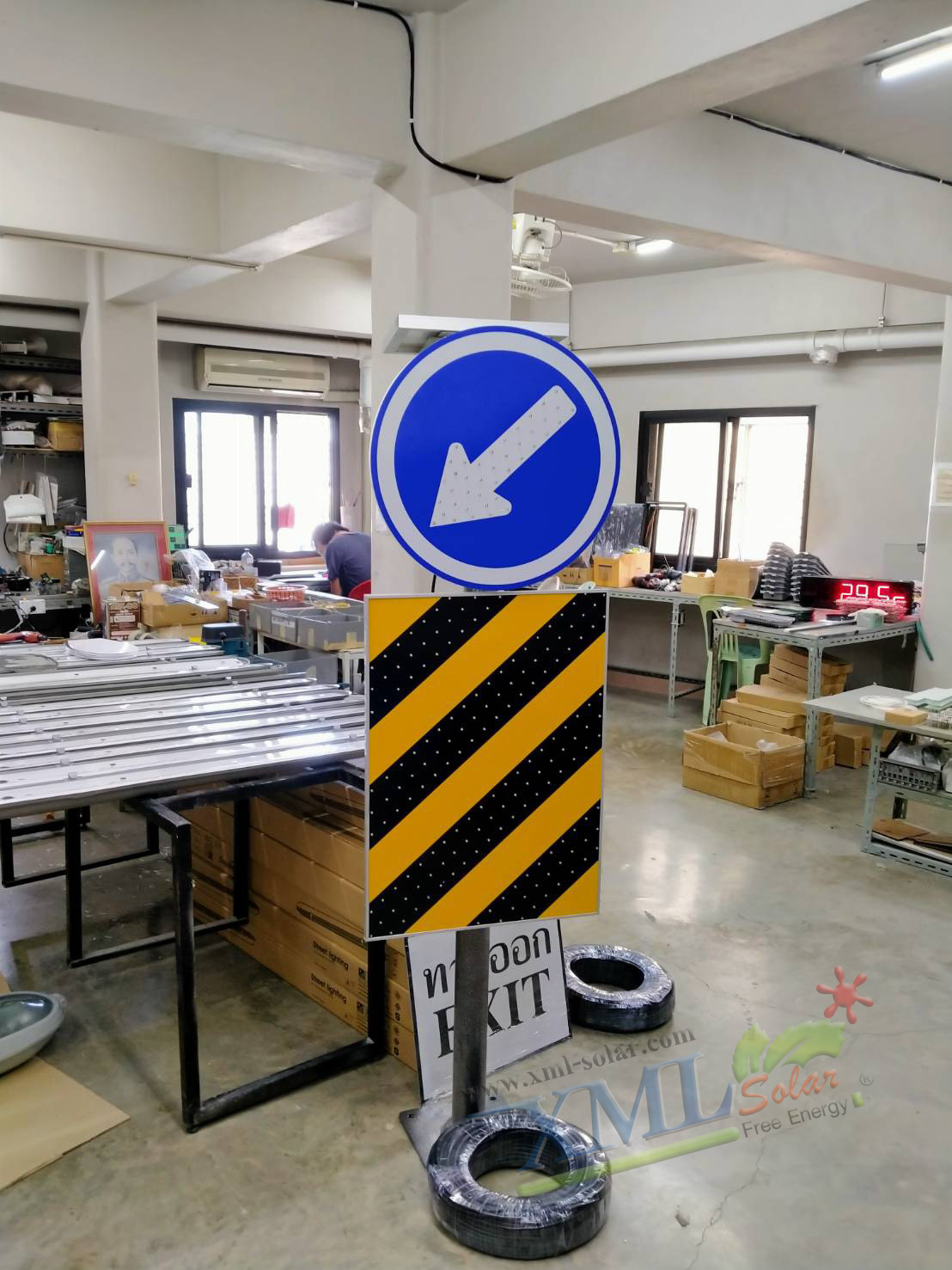 ป้ายไฟเตือนทางออกโซล่าเซลล์ (ไม่รวมเสา)