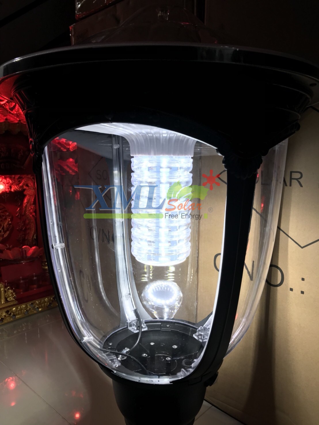 โคมไฟหัวเสาโซล่าเซลล์ 2,000 lumens (แสง:ขาว)