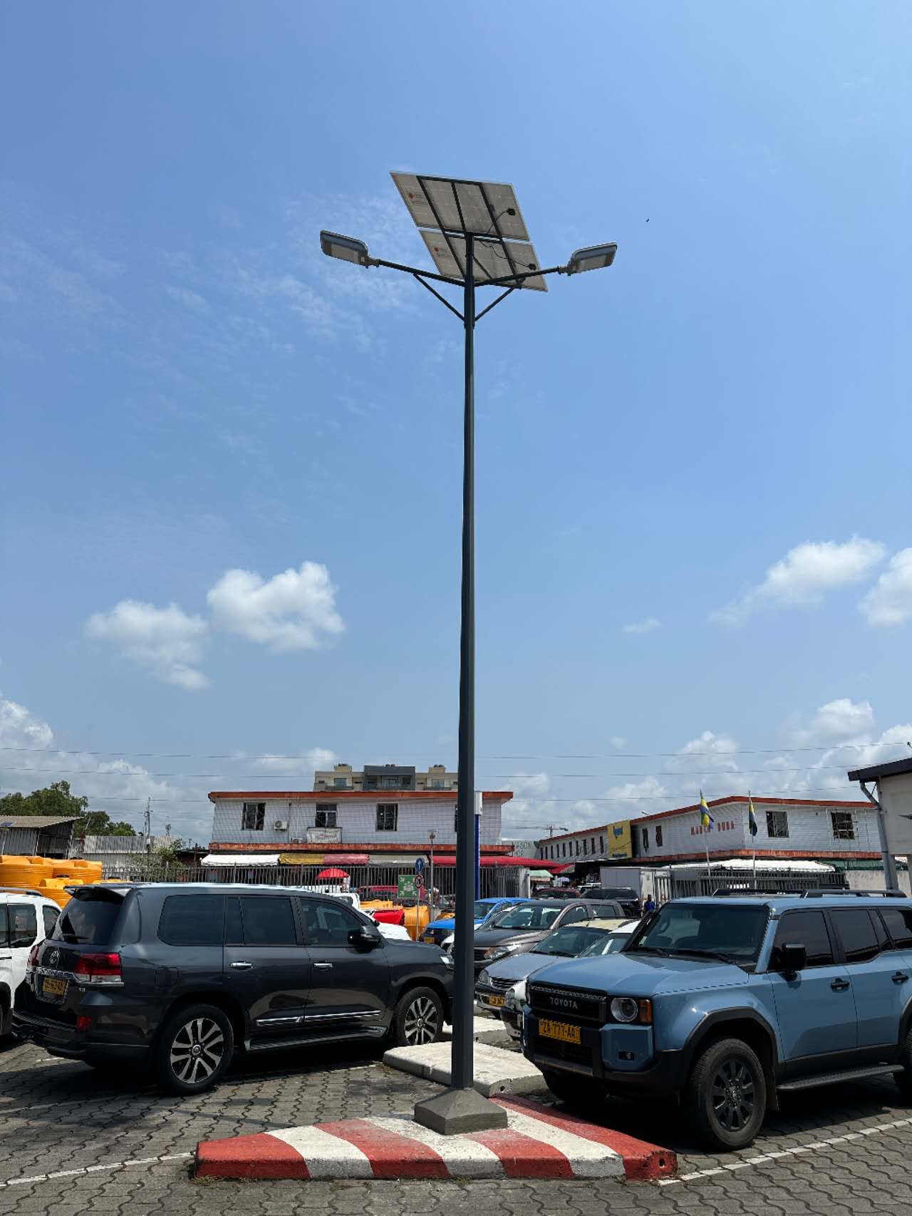 โคมไฟถนนโซล่าเซลล์ Series Y แผงเเยกโคมได้ (12800 Lumens + แผง 200 W) (แสง : ขาว)