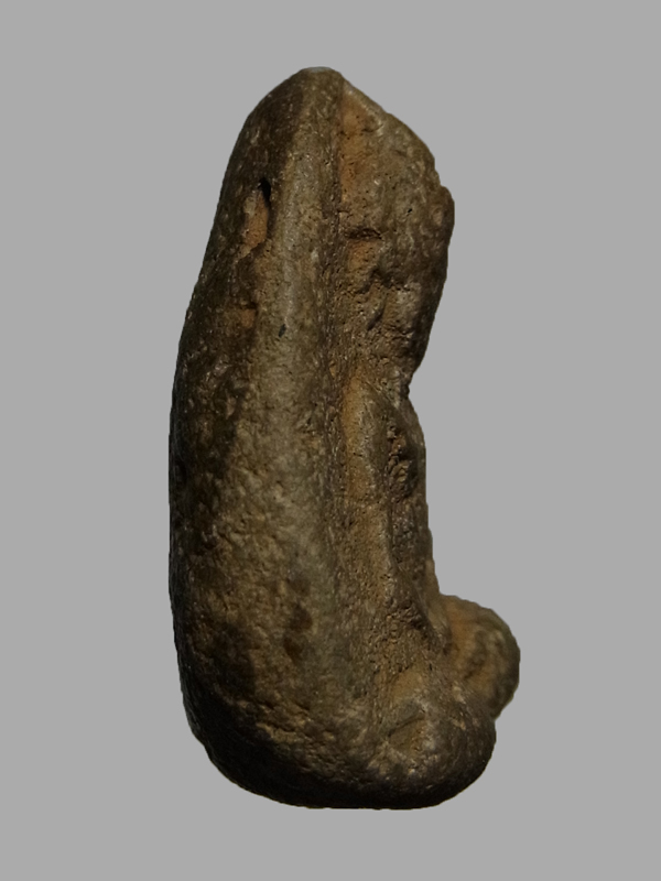 พระร่วงนั่ง กรุคลองกระเทียม สุพรรณบุรี