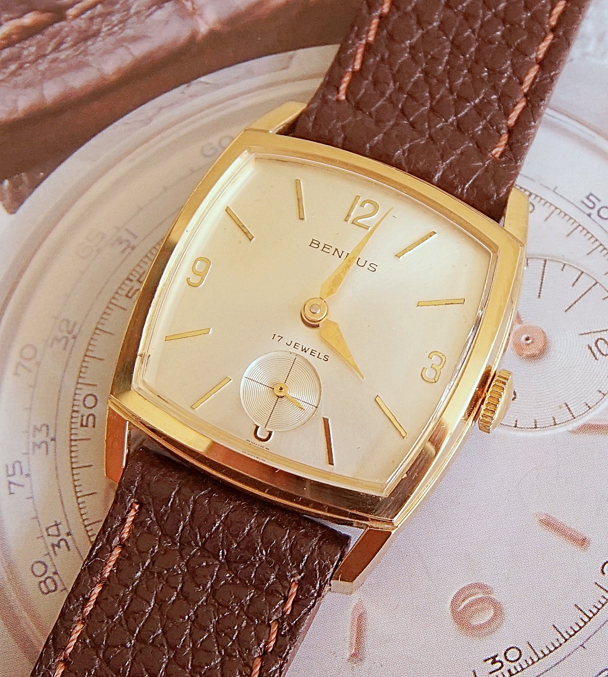 นาฬิกาเก่า BENRUS ไขลานสองเข็มครึ่ง