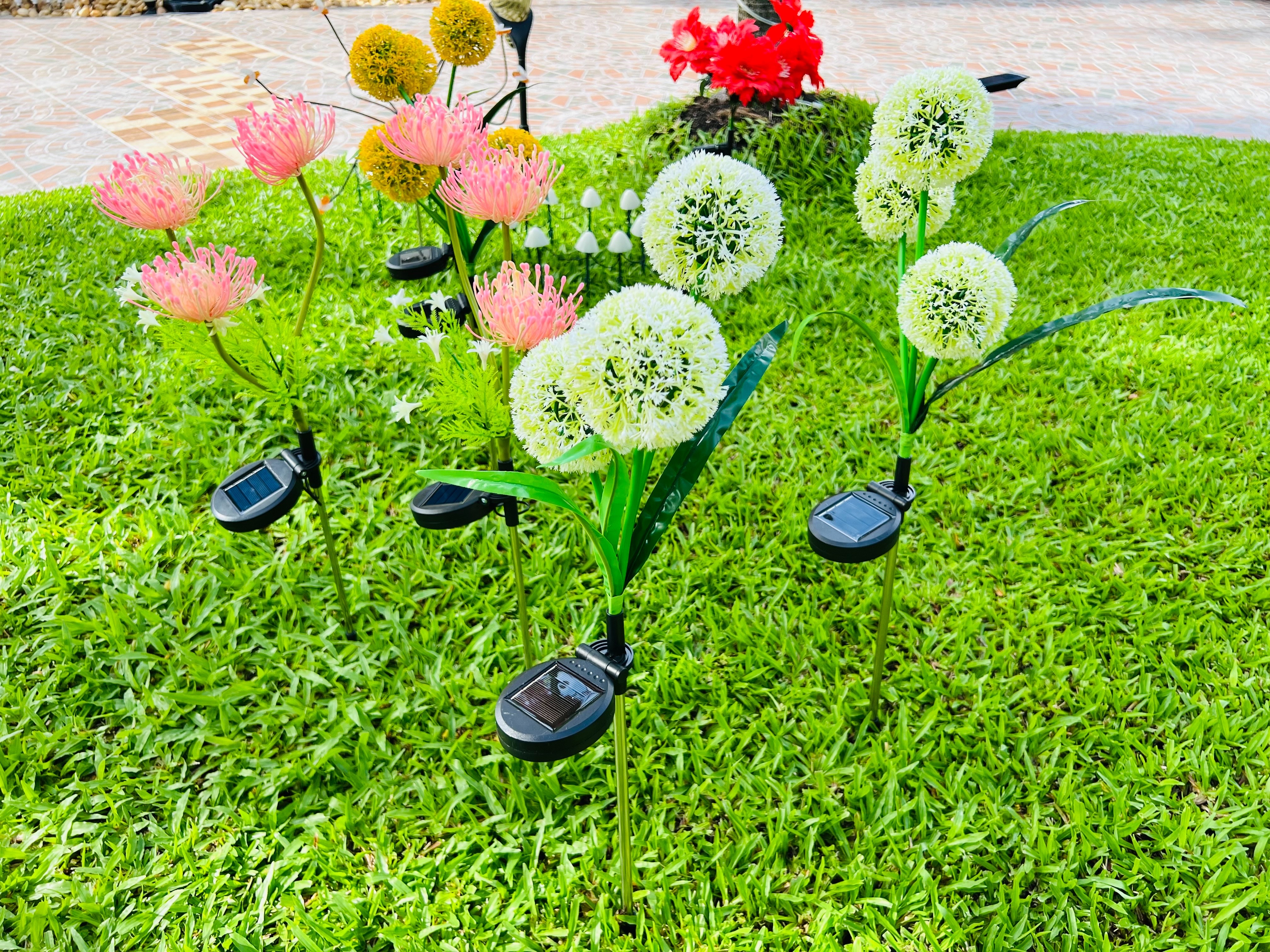 ไฟปักสนามโซล่าเซลล์ ทรงดอกไม้กลม สีขาว (แสง : หลากสี)(1 แถม 1)