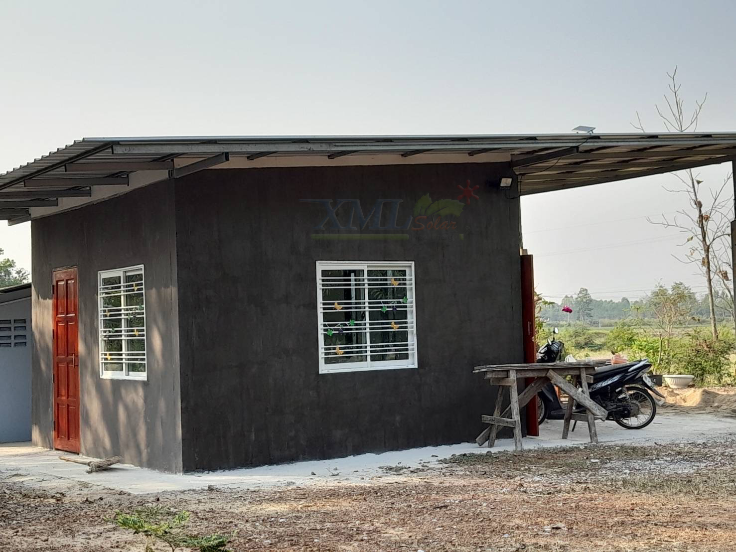 รุ่นประหยัด ไฟสปอตไลท์โซล่าเซลล์ 40 W. รุ่น MODI x XML (เปิดได้ 3 แสง)