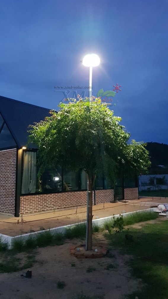 ชุดเสาพร้อมโคม SET B (โคมไฟโซล่าเซลล์ UFO SLT28-300W + เสาเหล็กดำสูง 2.82 เมตร)(แสงขาว)