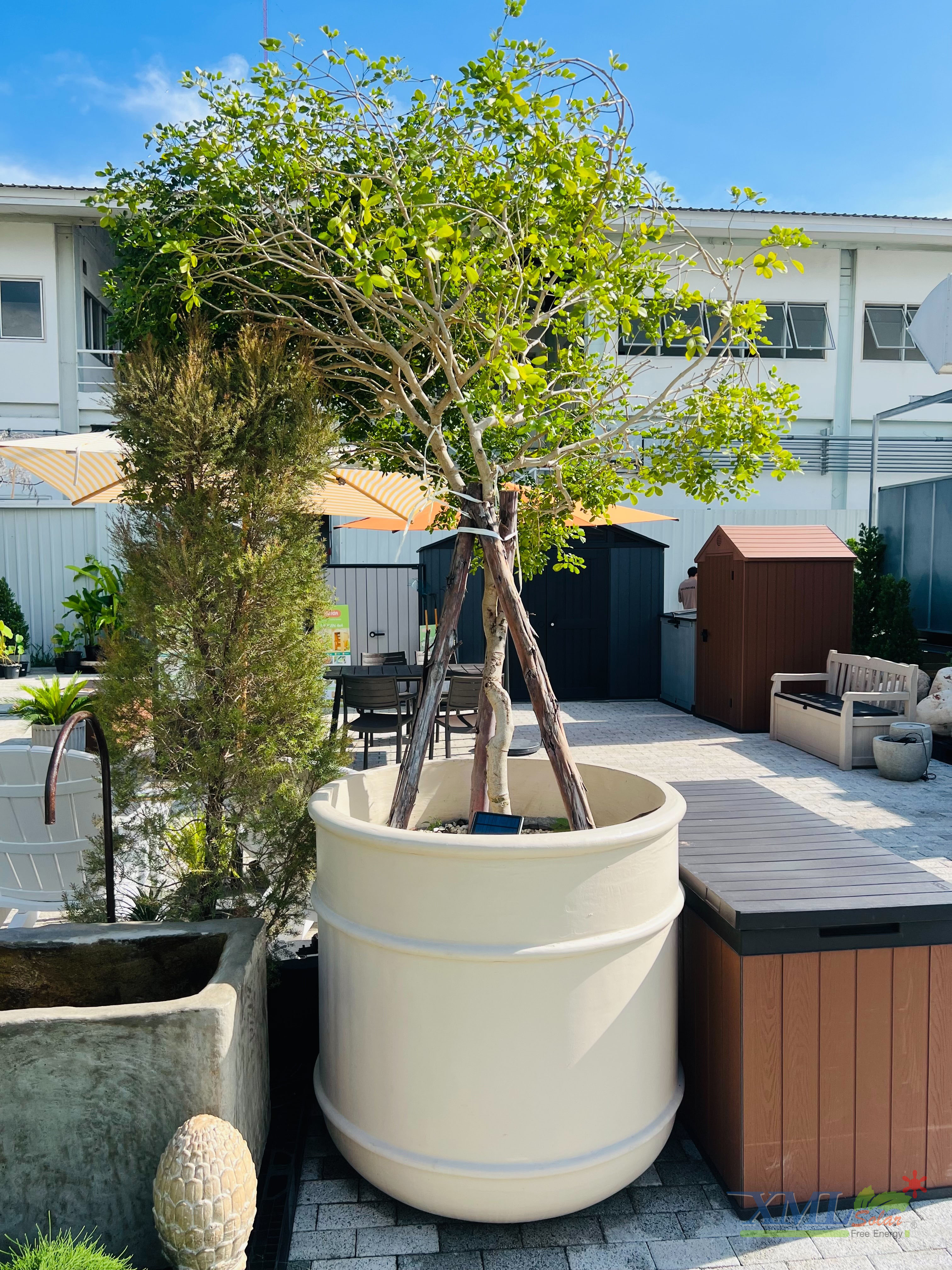 สปอร์ตไลท์ปักสนามโซล่าเซลล์ DC-16 รุ่น 2 หัว สาย 3 เมตร (แสง : เหลืองวอมไวท์)