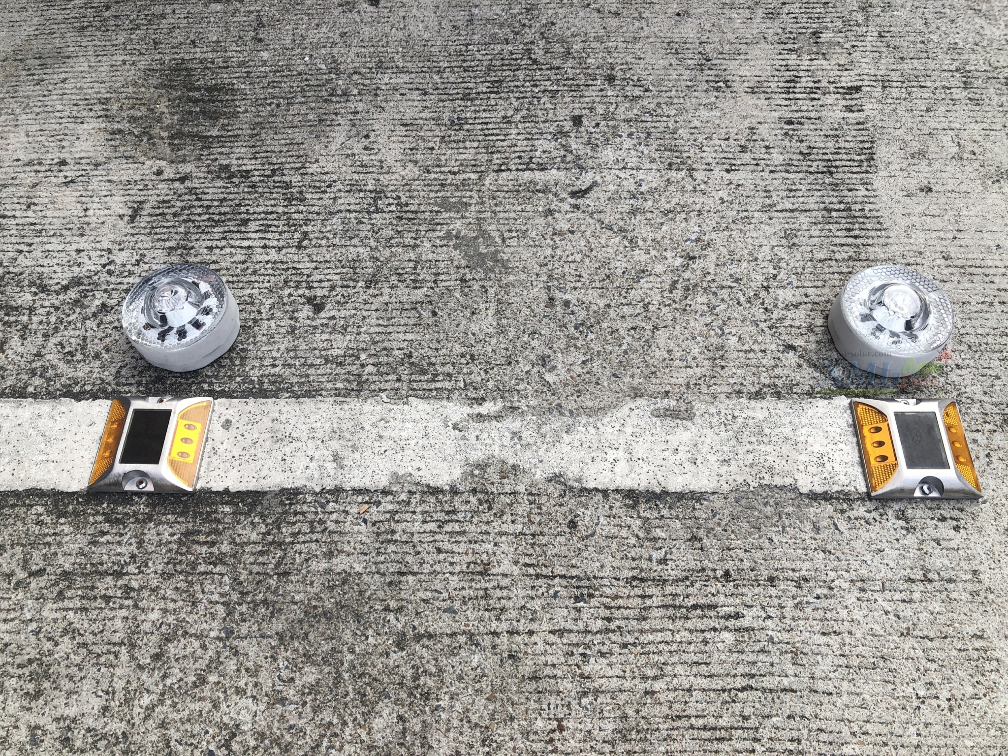 ไฟฝังพื้นโซล่าเซลล์ 6 LED รุ่นลูกแก้ว