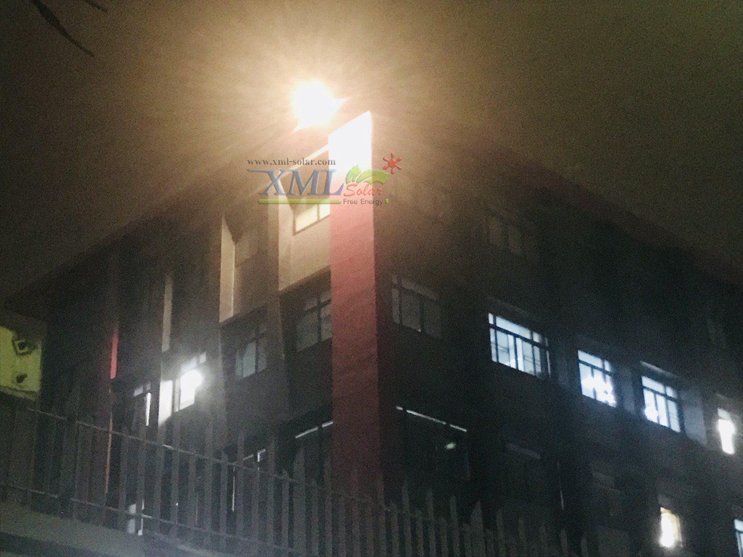 ไฟสปอตไลท์โซล่าเซลล์ 6500 Lumens. ไซต์ใหญ่ (เเสง : เหลืองวอมไวท์)