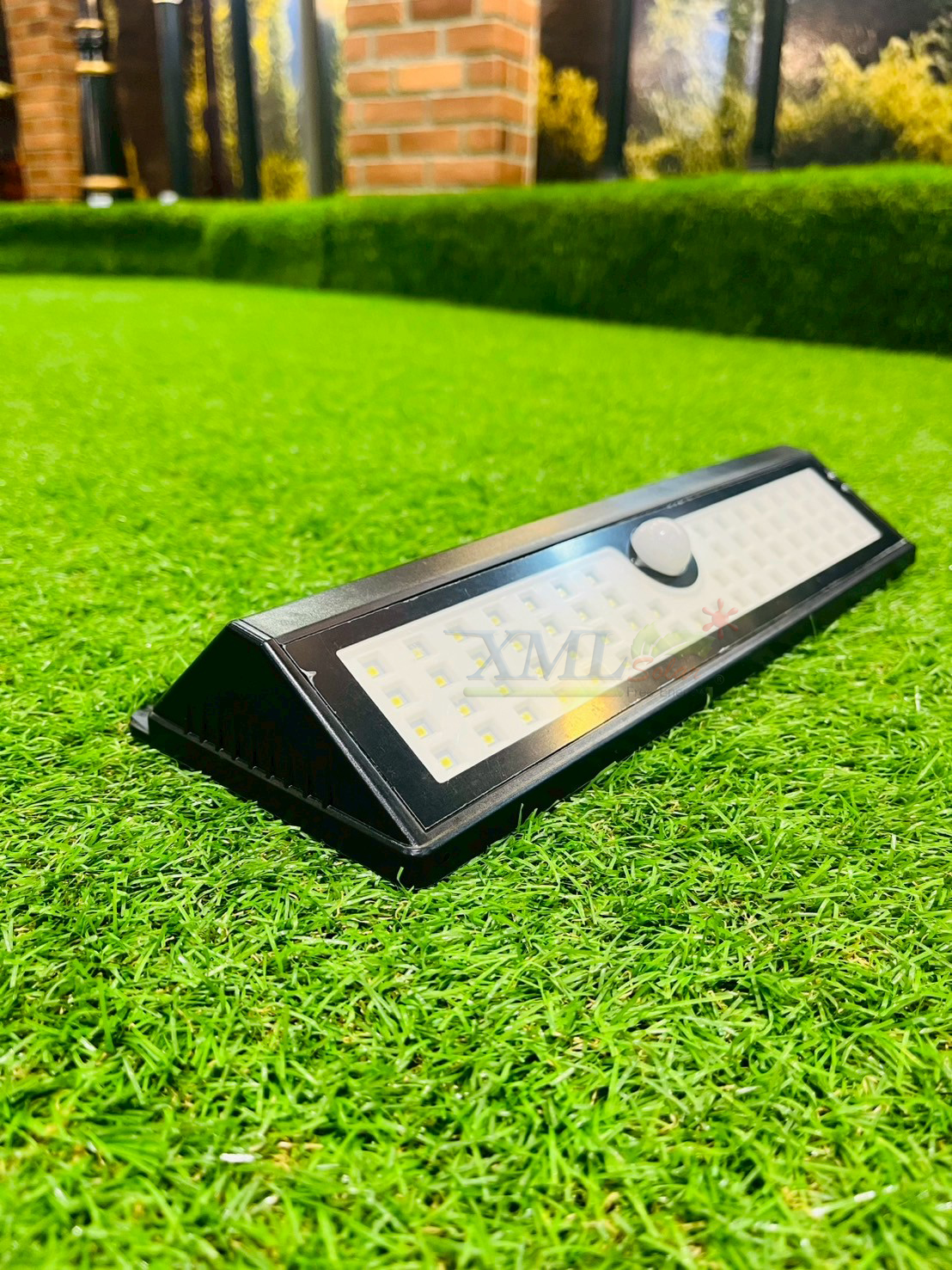 ไฟติดผนังโซล่าเซลล์ 62 LED (เเสง : ขาว)