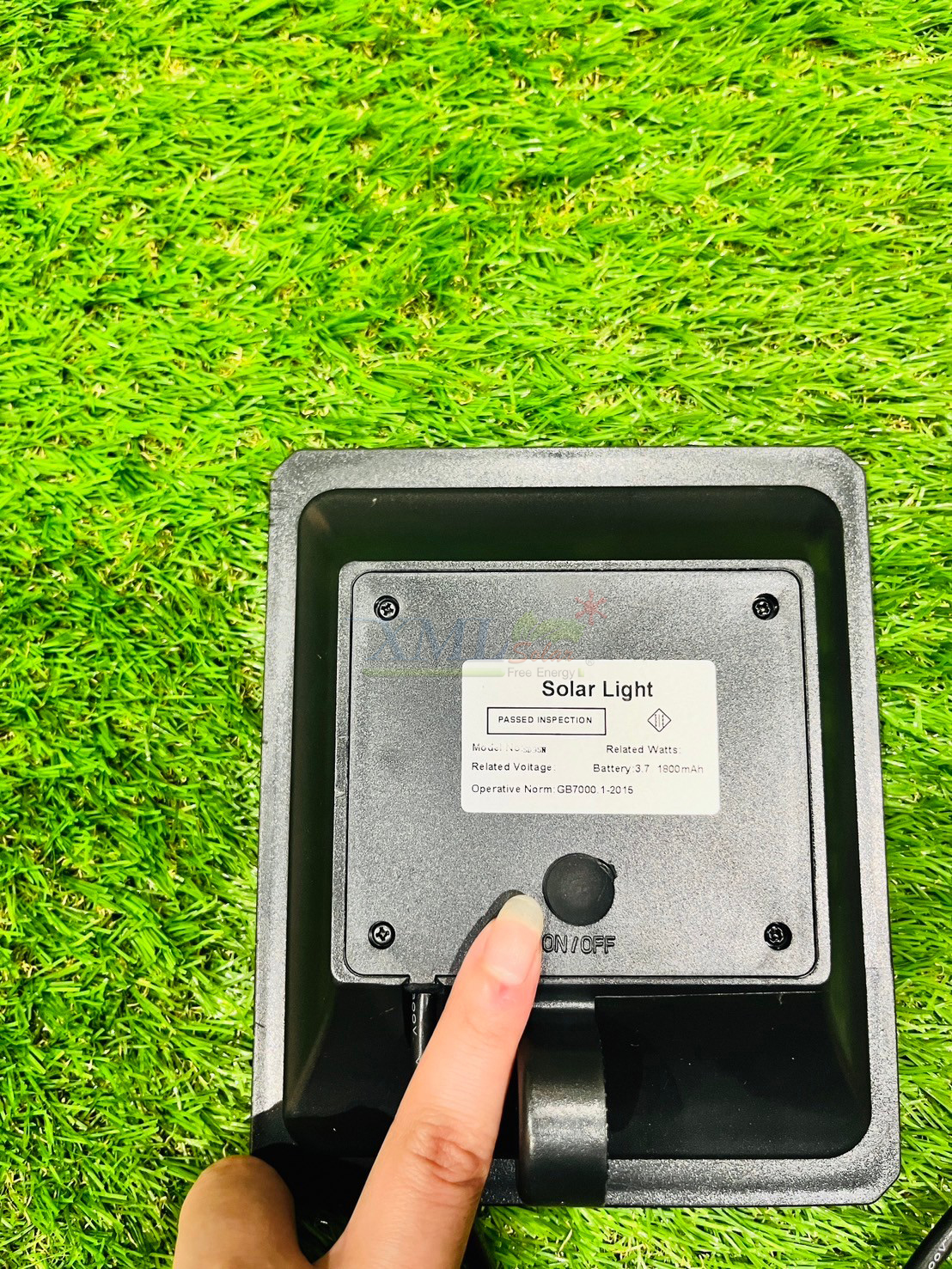 สปอร์ตไลท์ปักสนามโซล่าเซลล์ DC-16 รุ่น 2 หัว สาย 3 เมตร (แสง : เหลืองวอมไวท์)